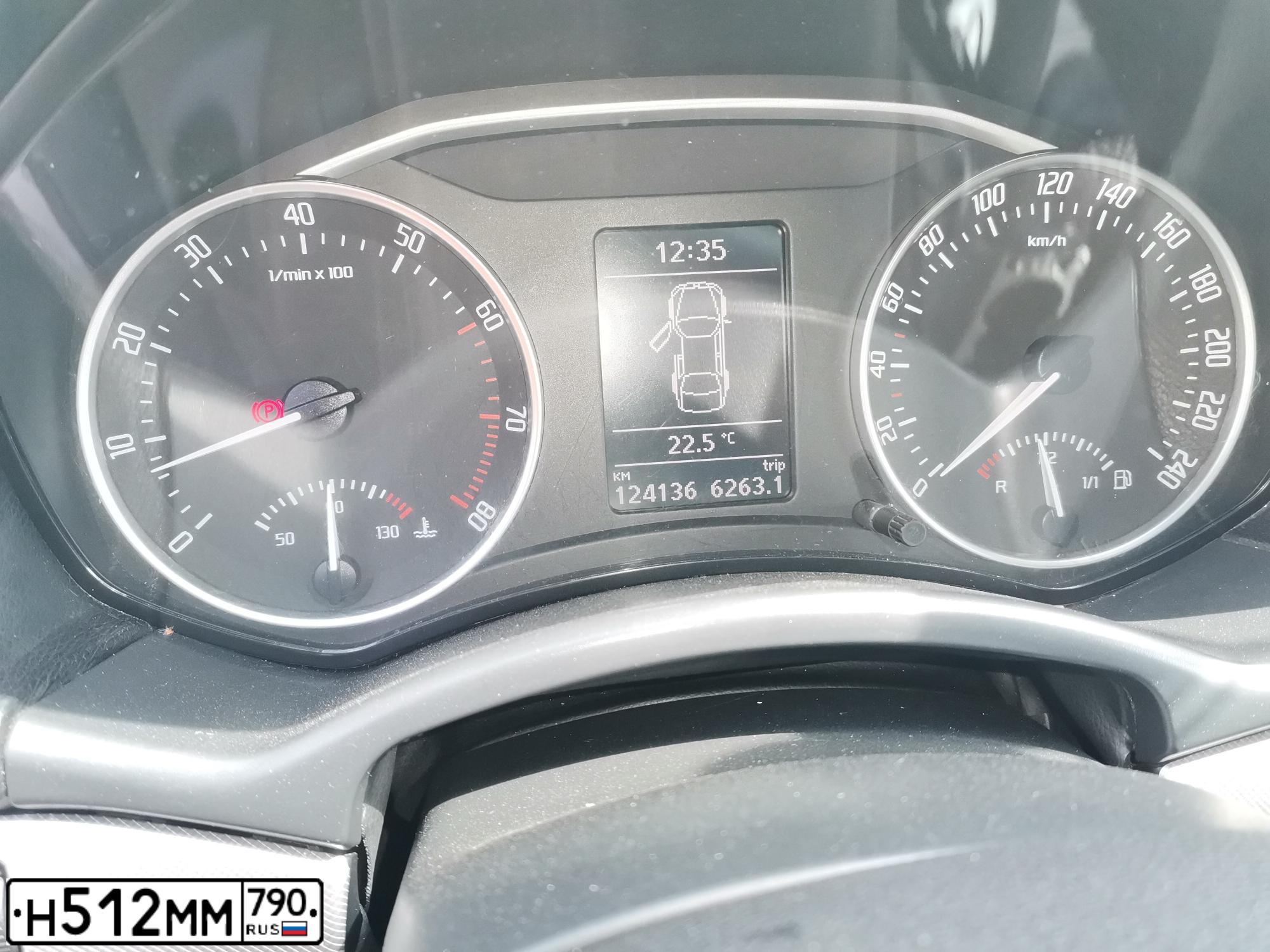 Фото автомобиля SKODA OCTAVIA, 2012 — госномер Р570МХ68. Цвет: СЕРЫЙ