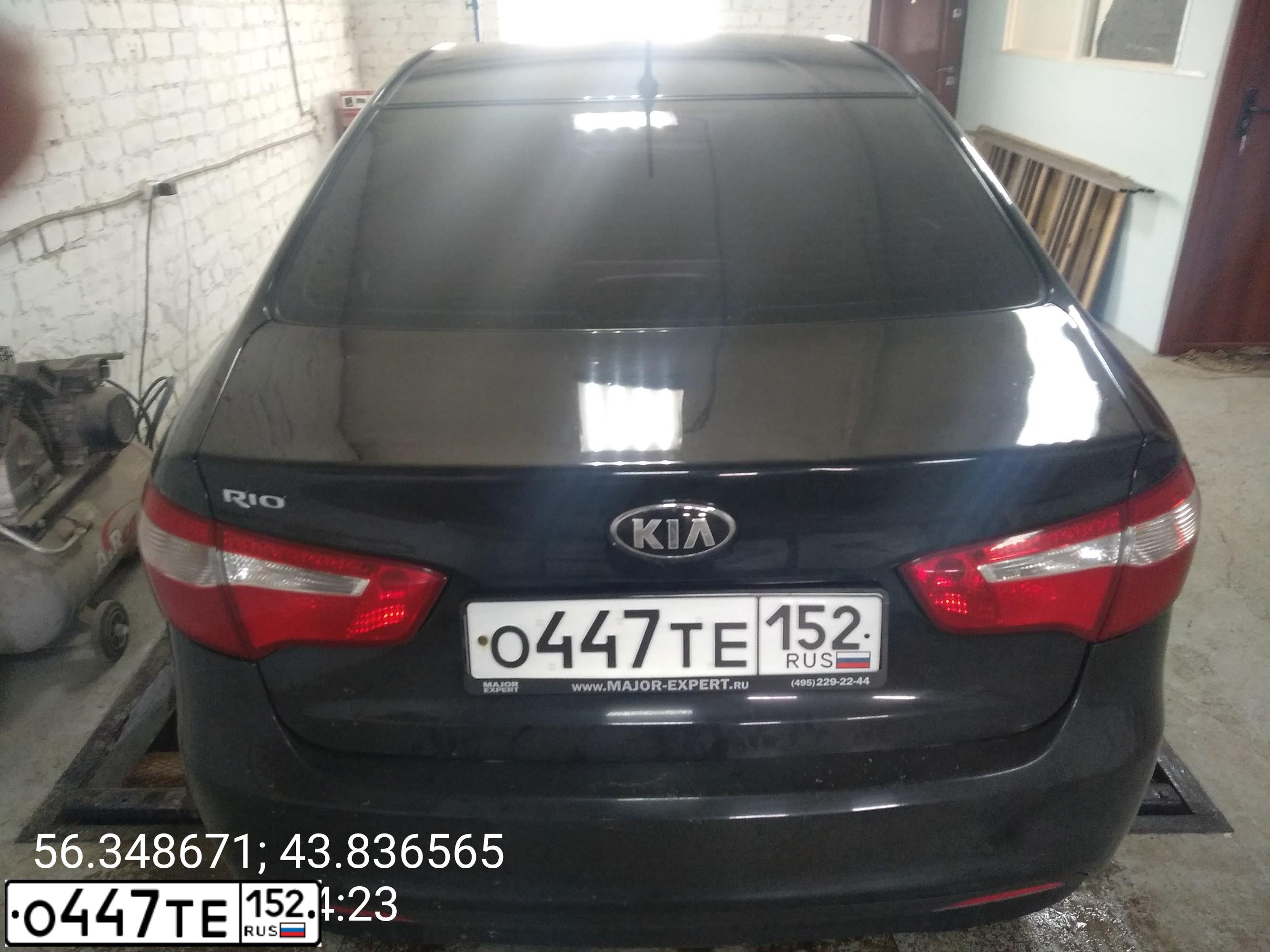 Фото автомобиля KIA RIO, 2013 — госномер О447ТЕ152. Цвет: ЧЕРНЫЙ