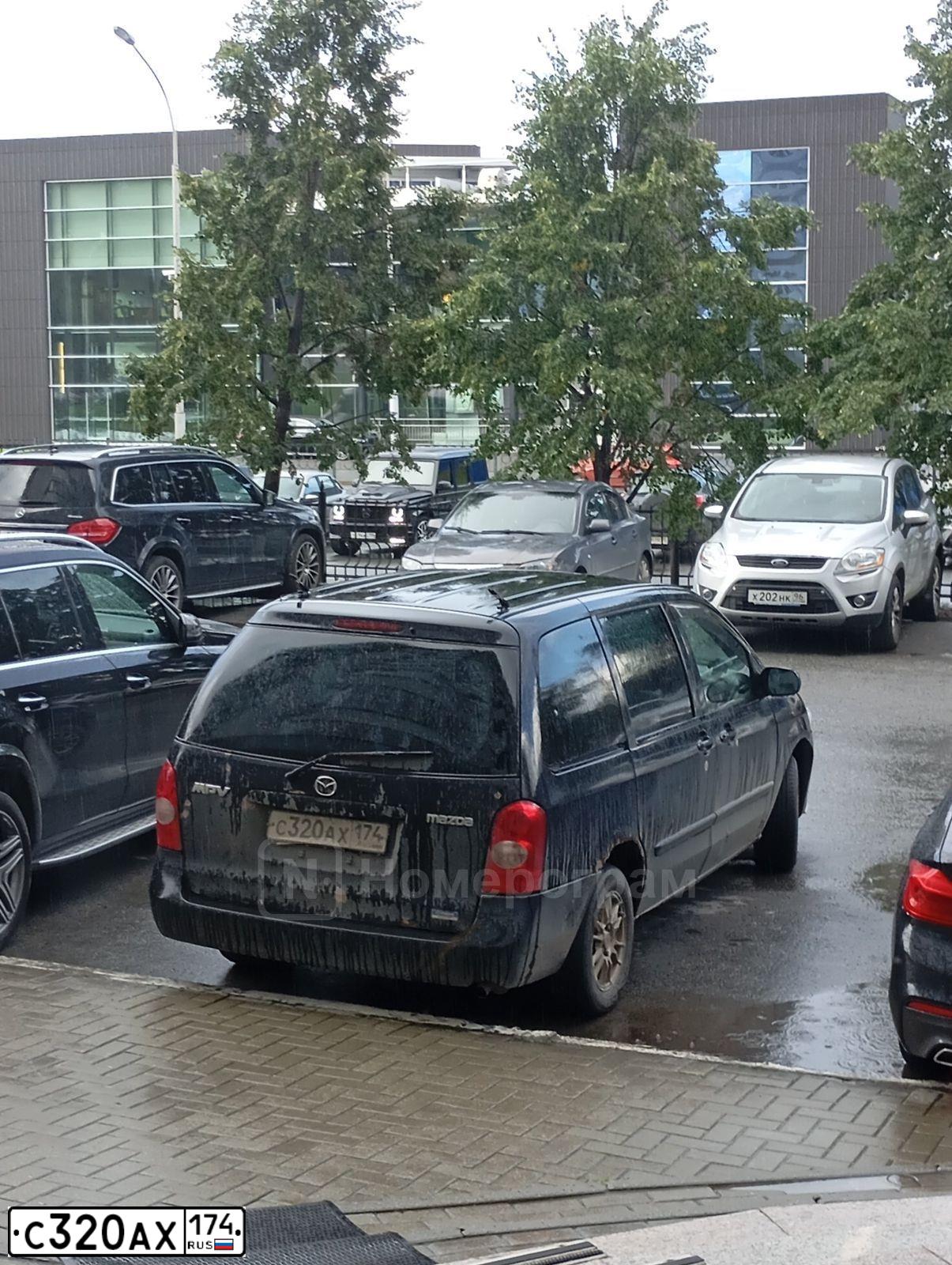 Фото автомобиля MAZDA MPV, 2002 — госномер Т611РР196