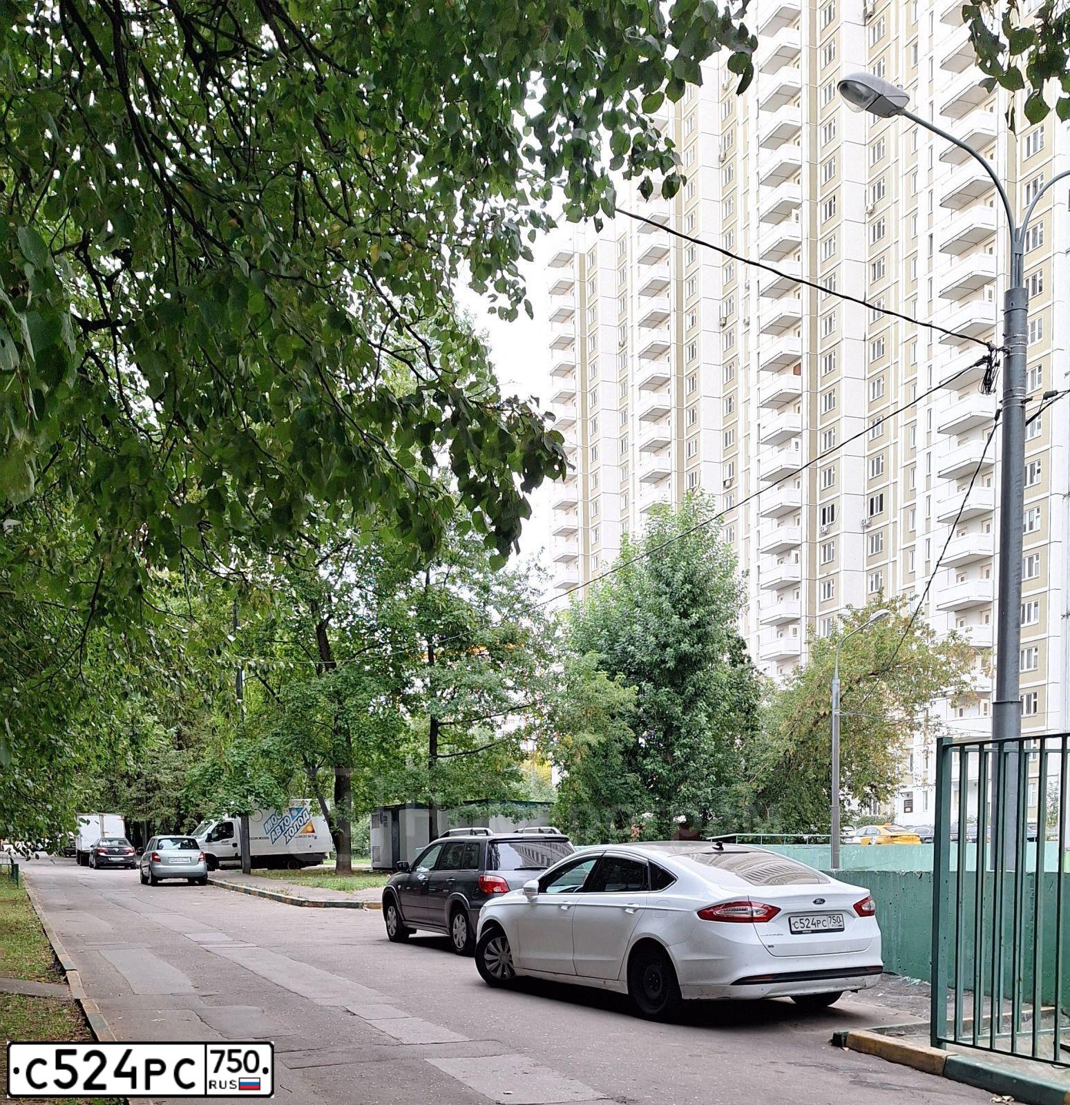 Фото автомобиля FORD MONDEO, 2017 — госномер С524РС750. Цвет: БЕЛЫЙ-ЖЕЛТЫЙ-СЕРЫЙ