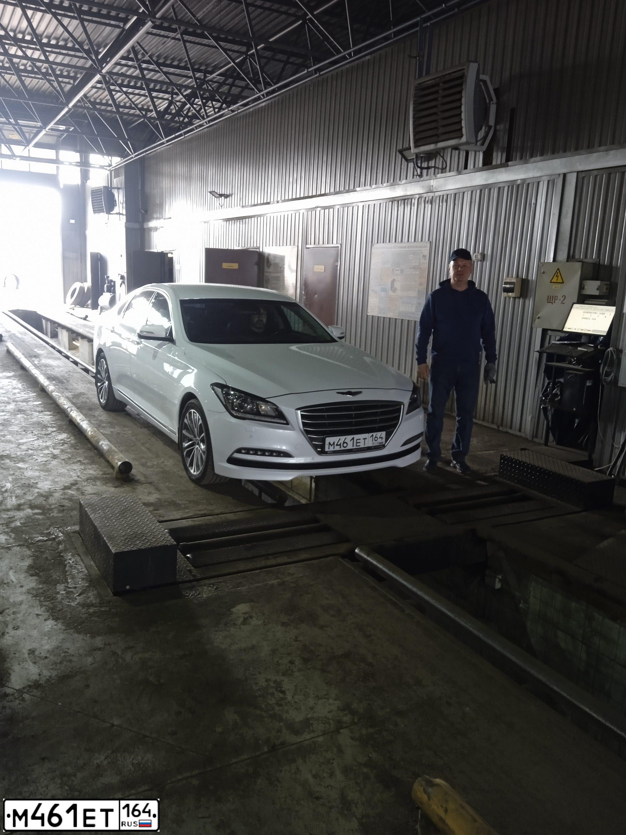 Фото автомобиля HYUNDAI GENESIS, 2016 — госномер Р021ЕТ32. Цвет: Белый