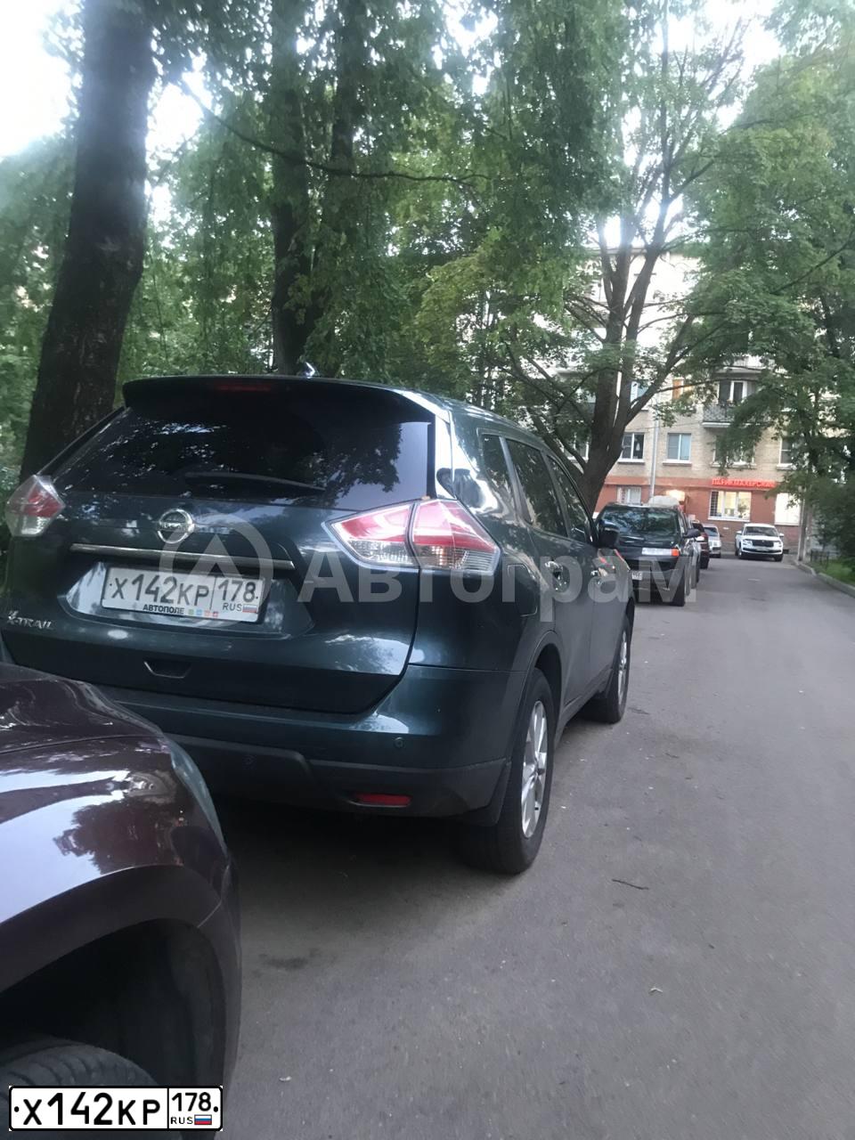 Фото автомобиля NISSAN X-TRAIL, 2017 — госномер М999ЕВ181. Цвет: ТЕМНО-СИНИЙ