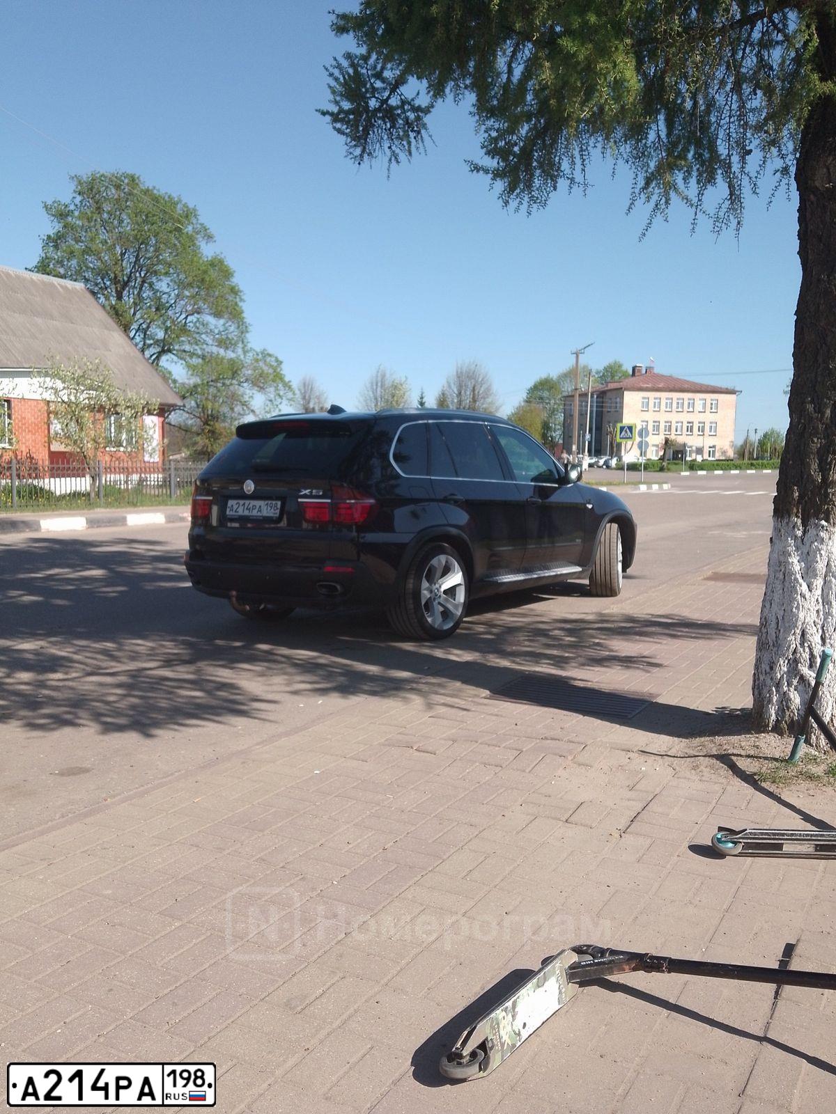 Фото автомобиля BMW X5, 2008 — госномер Р900КА178. Цвет: ЧЕРНЫЙ