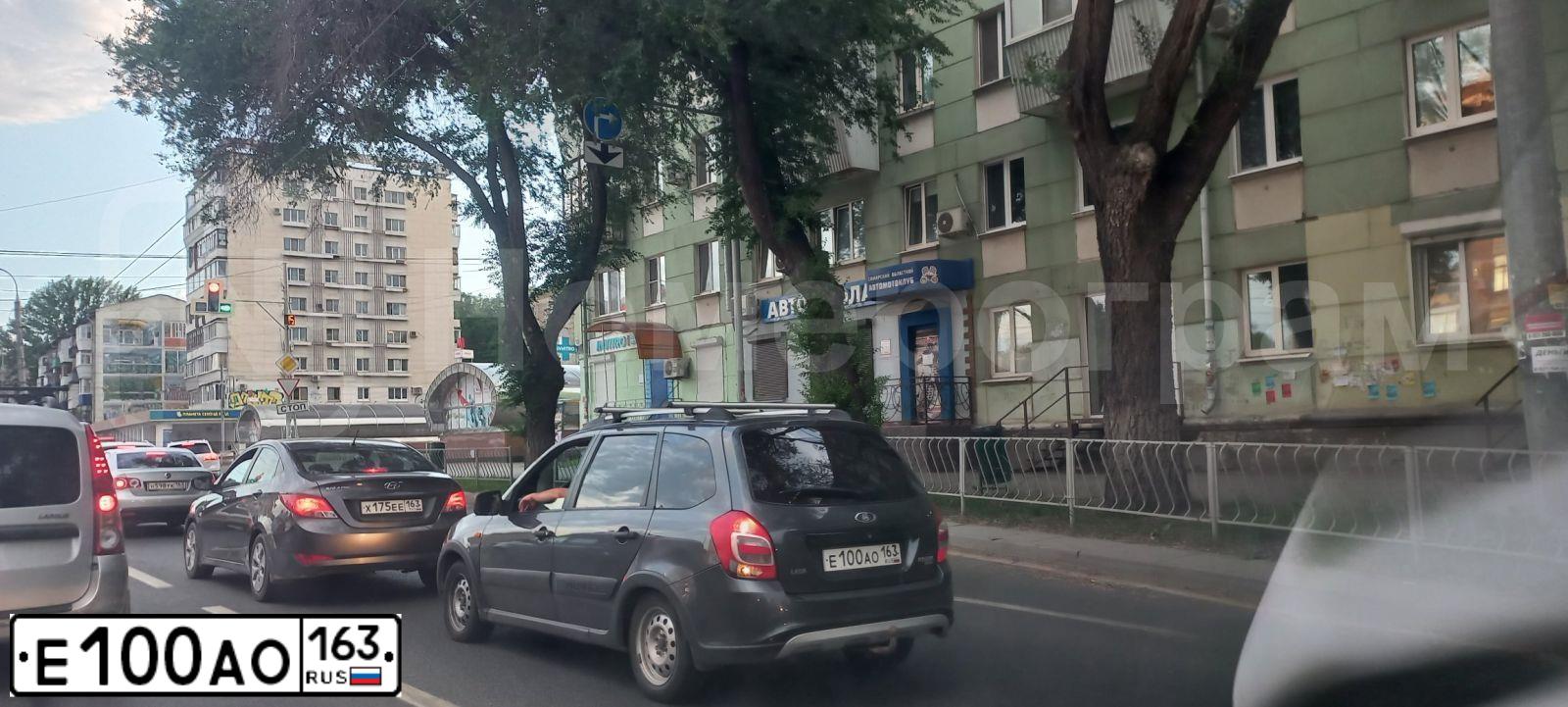 Фото автомобиля LADA 1118 KALINA, 2006 — госномер Е100АО163. Цвет: ЯРКО-СИНИЙ