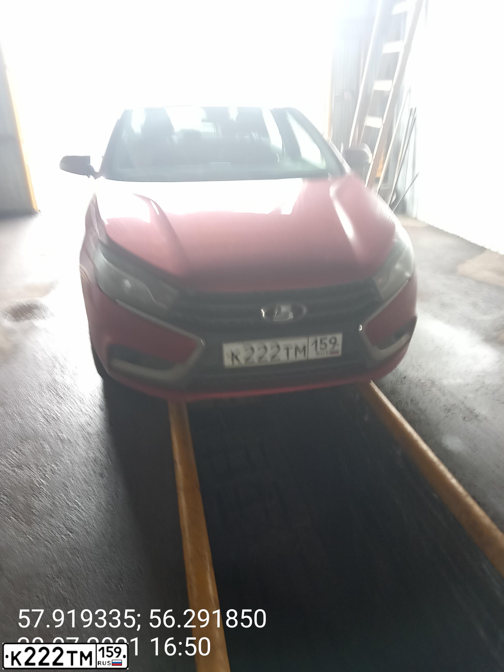 Фото автомобиля LADA VESTA, 2017 — госномер К222ТМ159. Цвет: КРАСНЫЙ