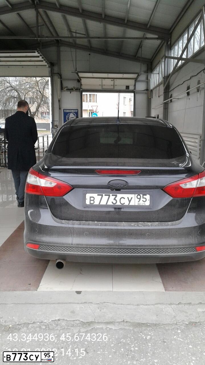 Фото автомобиля FORD FOCUS, 2011 — госномер Е500РТ197. Цвет: ЧЕРНЫЙ
