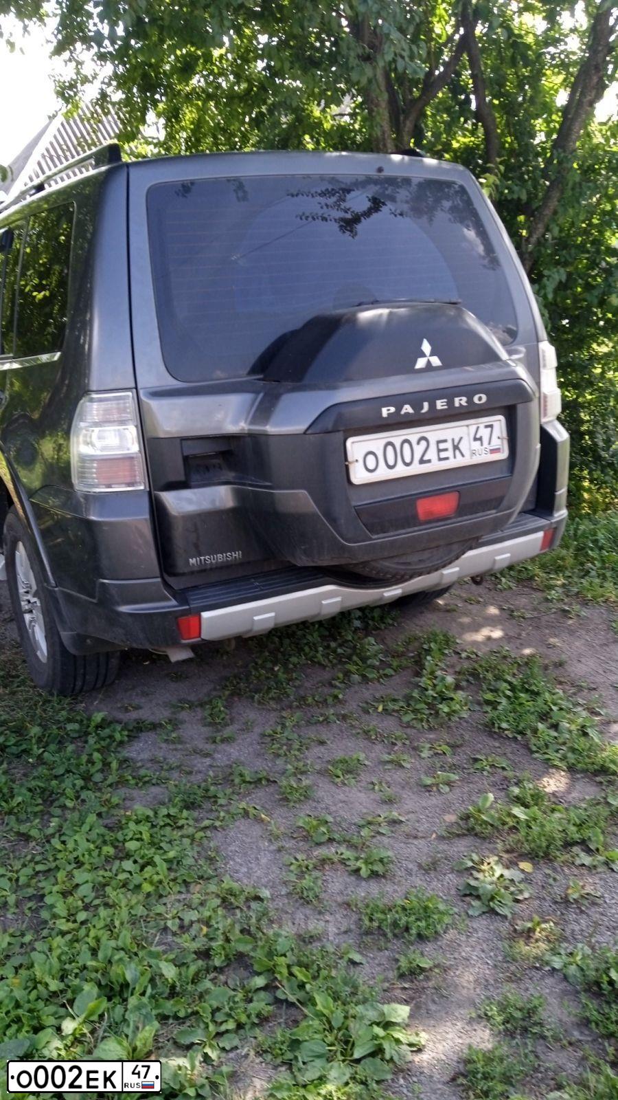 Фото автомобиля MITSUBISHI PAJERO, 2014 — госномер О002ЕК47. Цвет: СЕРЫЙ