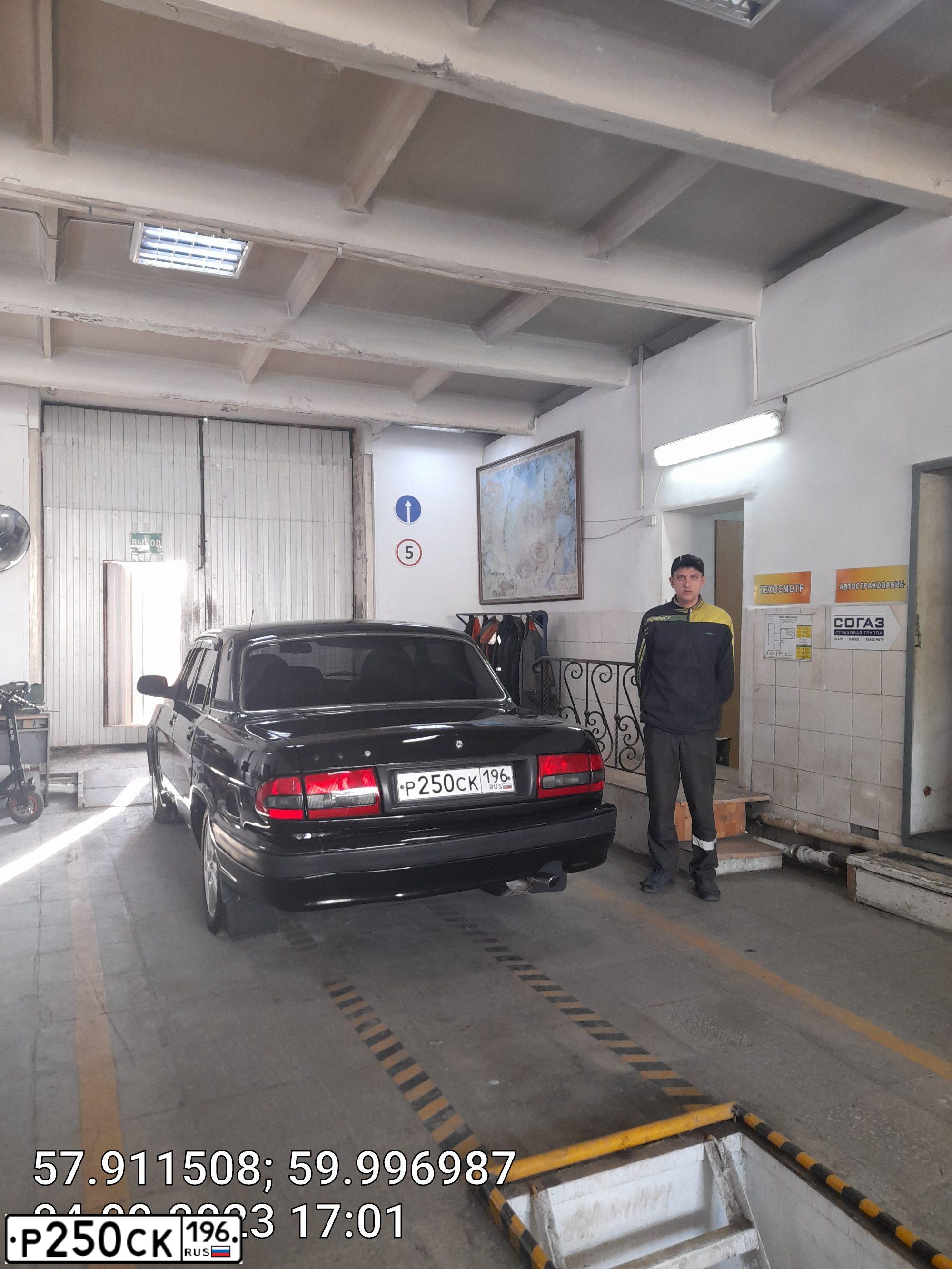 Фото автомобиля GAZ 3110 WOLGA, 2008 — госномер Р250СК196. Цвет: ЧЕРНО-СИНИЙ