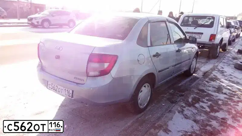 Фото автомобиля LADA 2190 GRANTA, 2012 — госномер У464УУ05. Цвет: голубой