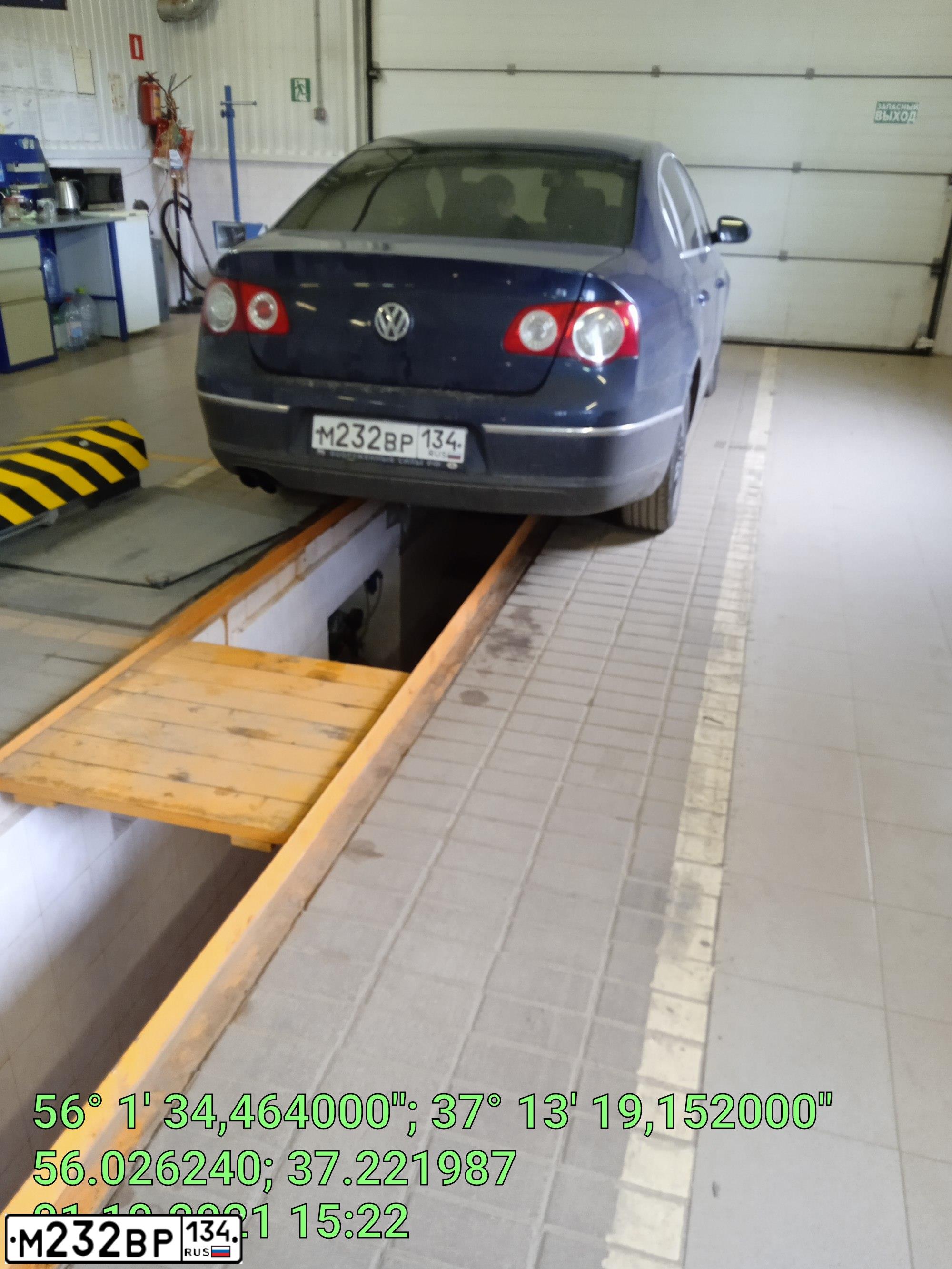 Фото автомобиля VOLKSWAGEN PASSAT, 2007 — госномер Х064ТМ790. Цвет: Темно-синий