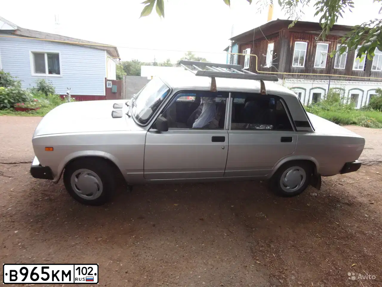 Фото автомобиля LADA 2105, 2010 — госномер В965КМ102. Цвет: СВЕТЛО-СЕРЕБРИСТЫЙ МЕТАЛЛ