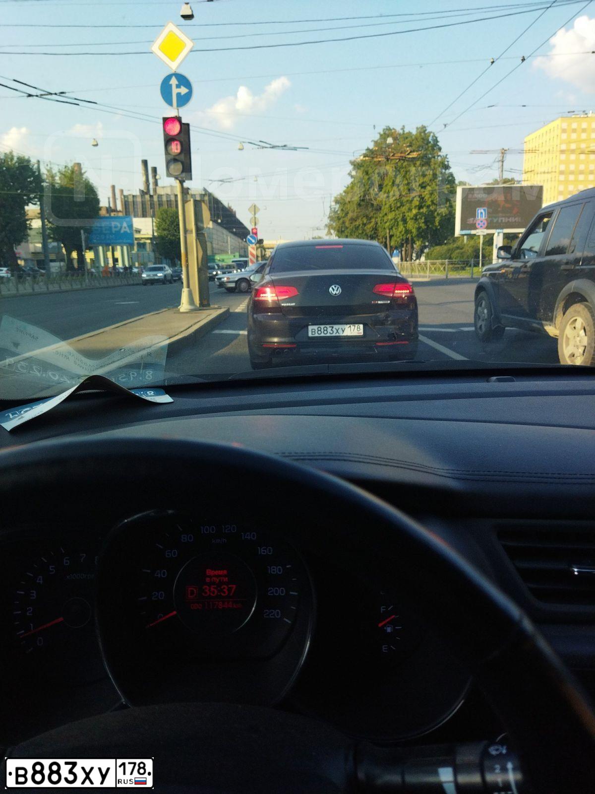 Фото автомобиля VOLKSWAGEN PASSAT, 2015 — госномер В883ХУ178. Цвет: ЧЕРНЫЙ