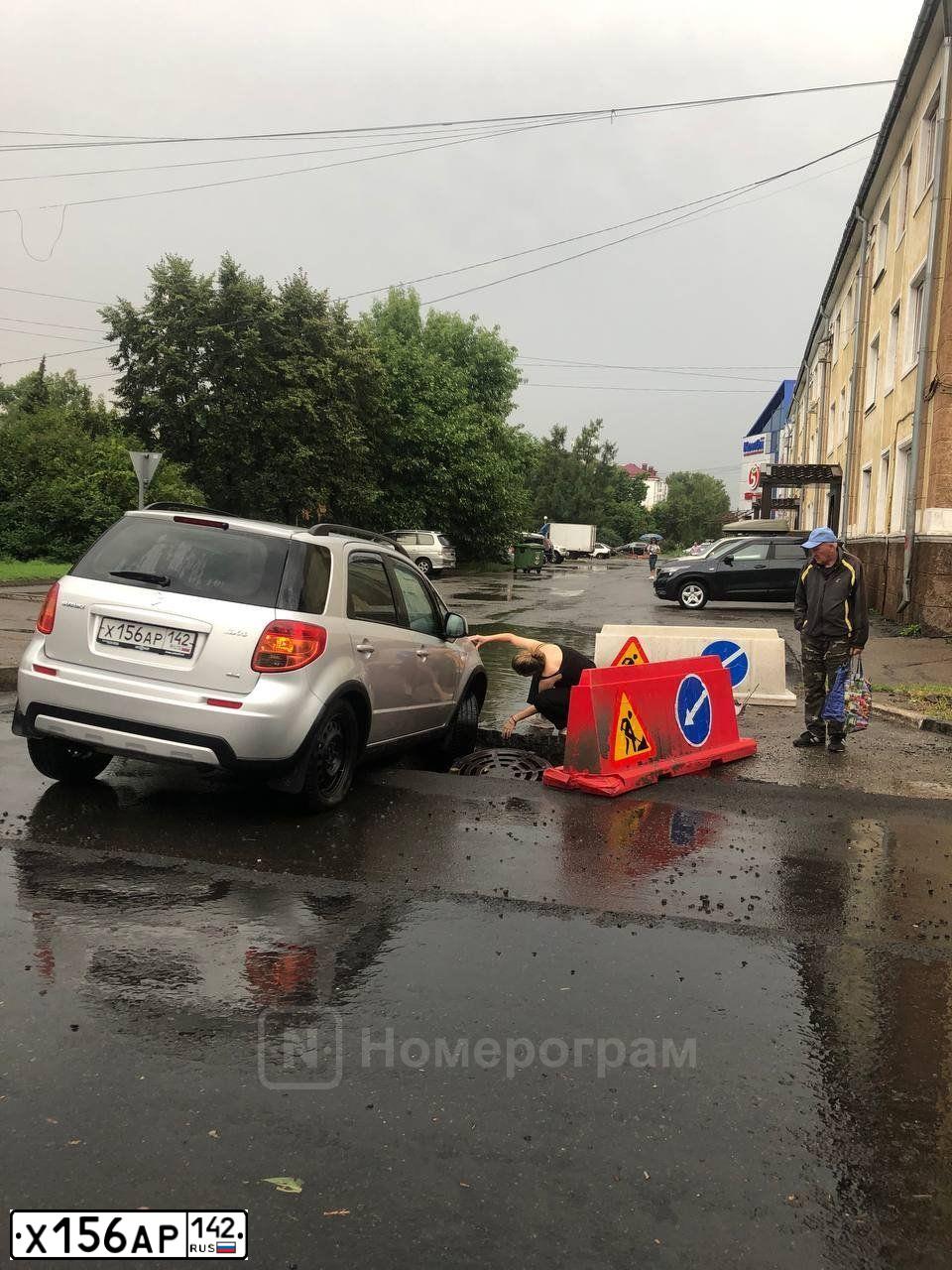 Фото автомобиля SUZUKI SX 4, 2012 — госномер Х156АР142. Цвет: СЕРЕБРИСТЫЙ