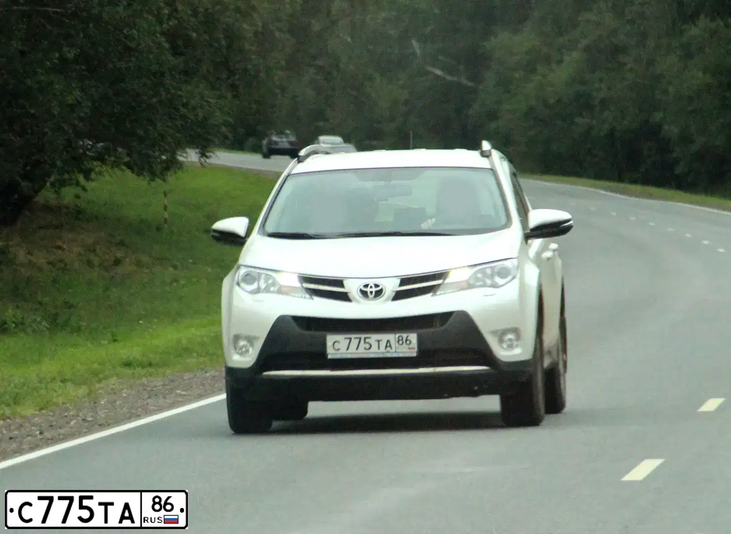 Фото автомобиля TOYOTA RAV4, 2006 — госномер Т122АУ186. Цвет: ТЕМНО СЕРЫЙ
