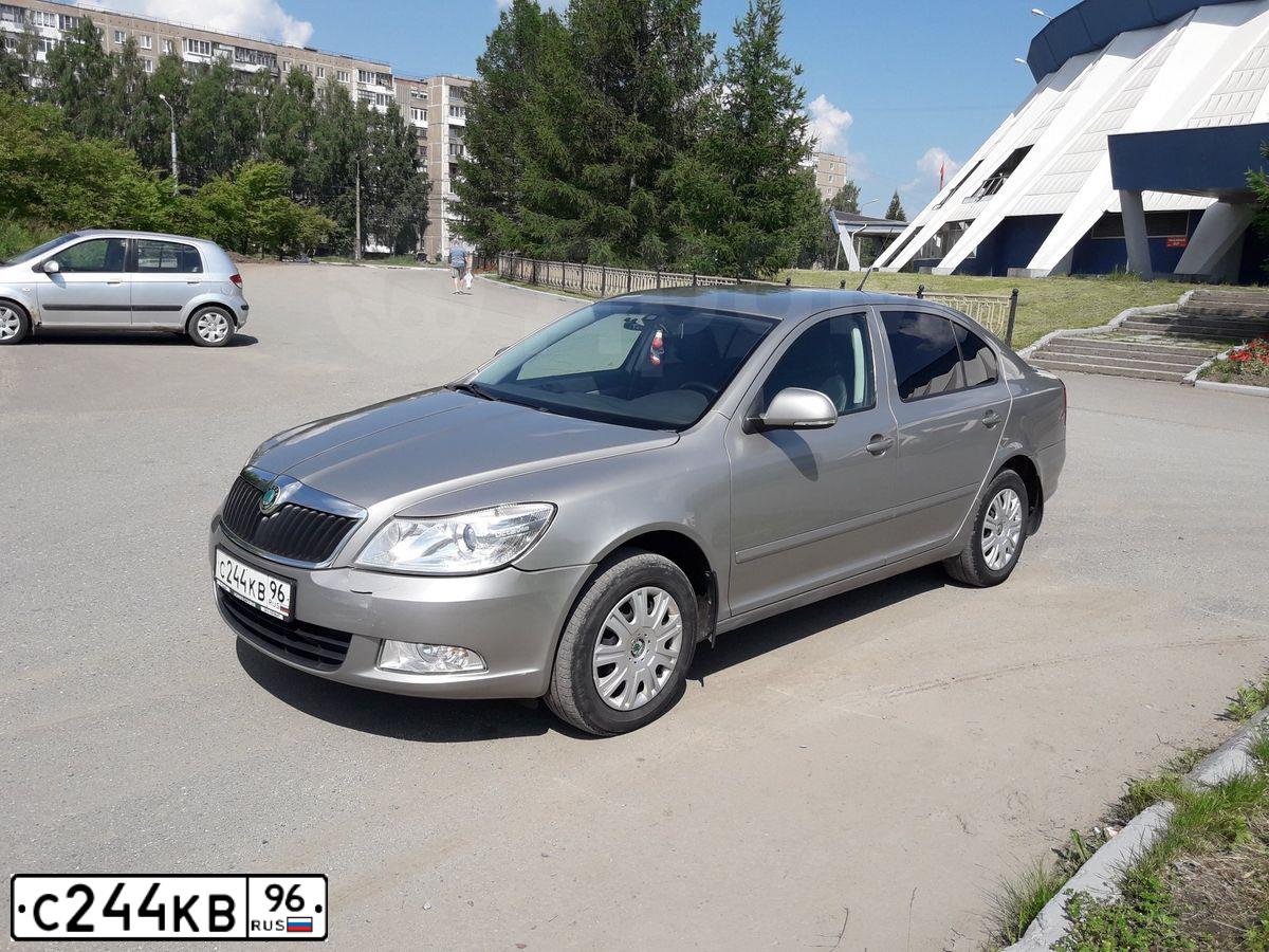 Фото автомобиля SKODA OCTAVIA, 2011 — госномер С244КВ96. Цвет: СЕРЫЙ