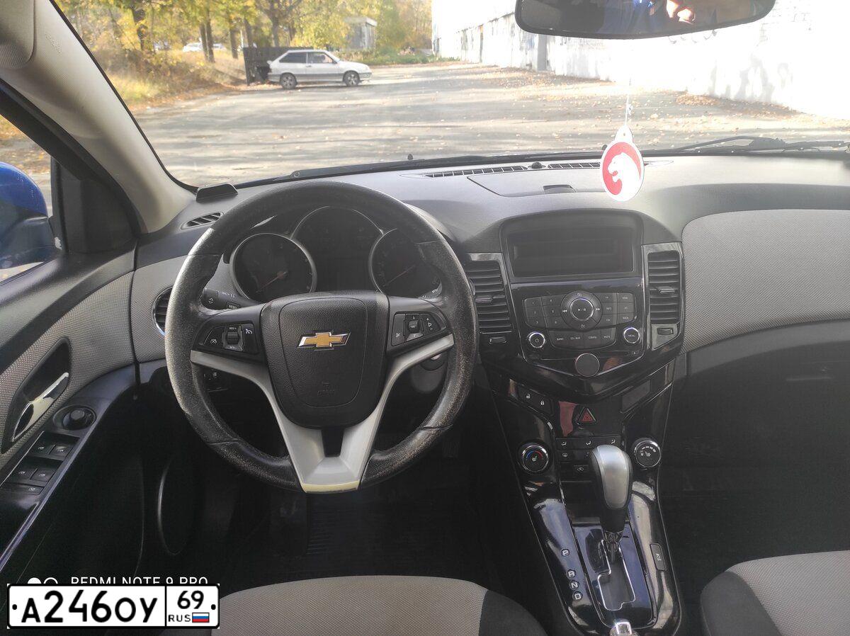 Фото автомобиля CHEVROLET CRUZE, 2011 — госномер У831ЕС774. Цвет: СИНИЙ МЕТАЛЛИК