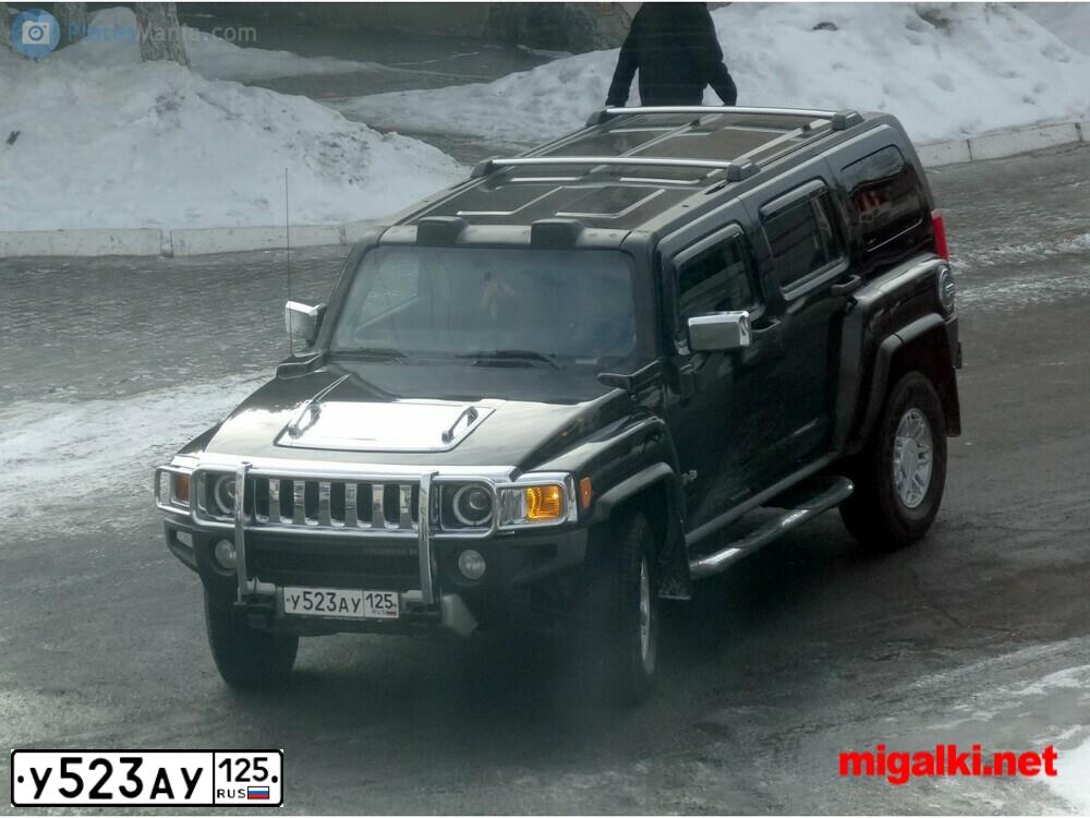 Фото автомобиля HUMMER H3, 2008 — госномер У523АУ125. Цвет: ЧЕРНЫЙ