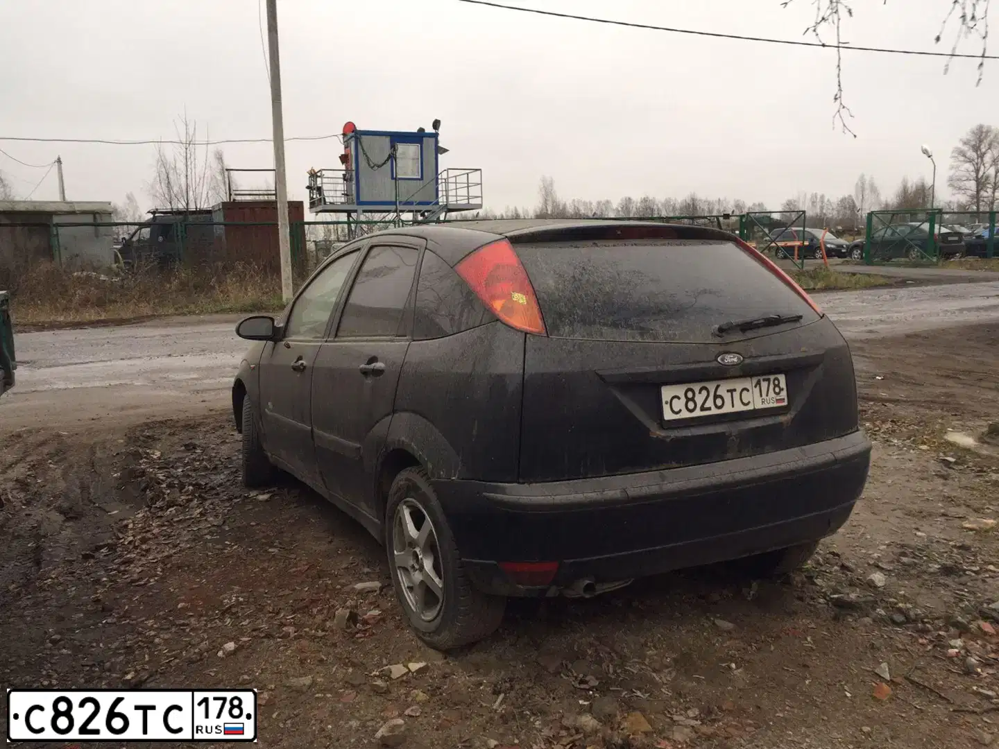 Фото автомобиля FORD FOCUS, 2004 — госномер Е432КО178. Цвет: ТЕМНО-СИНИЙ
