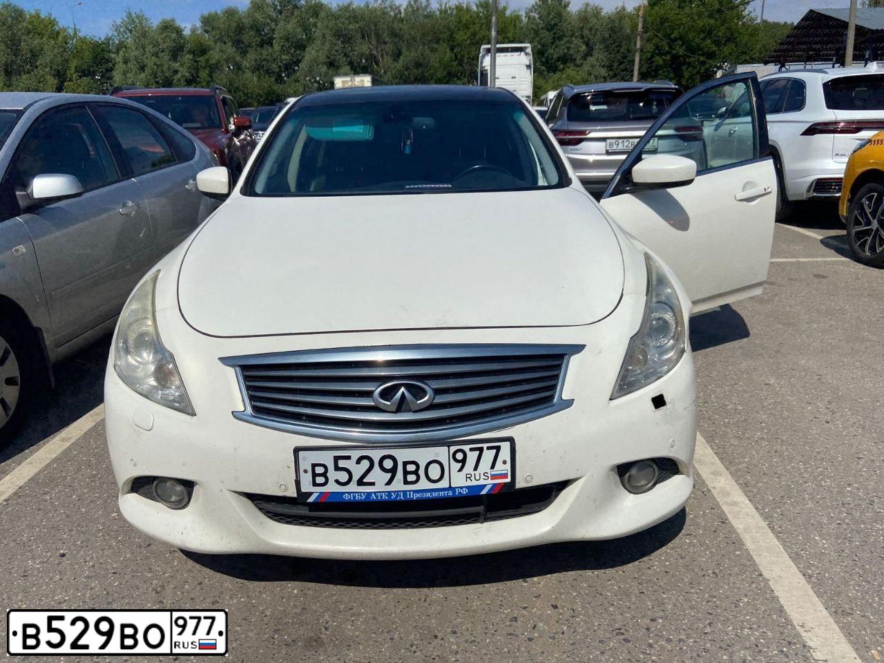Фото автомобиля INFINITI G, 2010 — госномер В529ВО977. Цвет: Белый