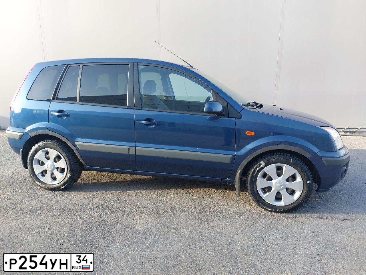 Фото автомобиля FORD FUSION, 2007 — госномер М980НТ134. Цвет: синий