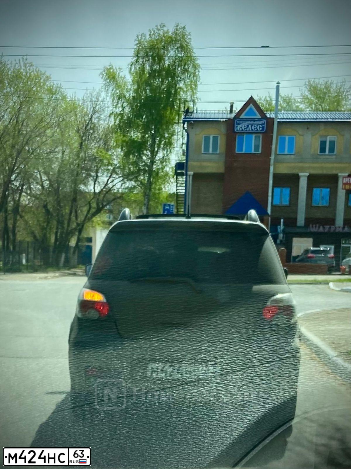 Фото автомобиля MITSUBISHI OUTLANDER, 2005 — госномер М424НС63. Цвет: СЕРЫЙ