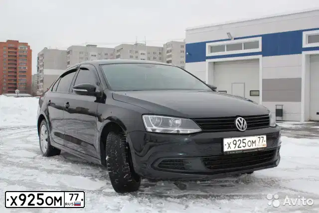 Фото автомобиля VOLKSWAGEN JETTA, 2012 — госномер Х925ОМ77. Цвет: ЖЕЛТЫЙ