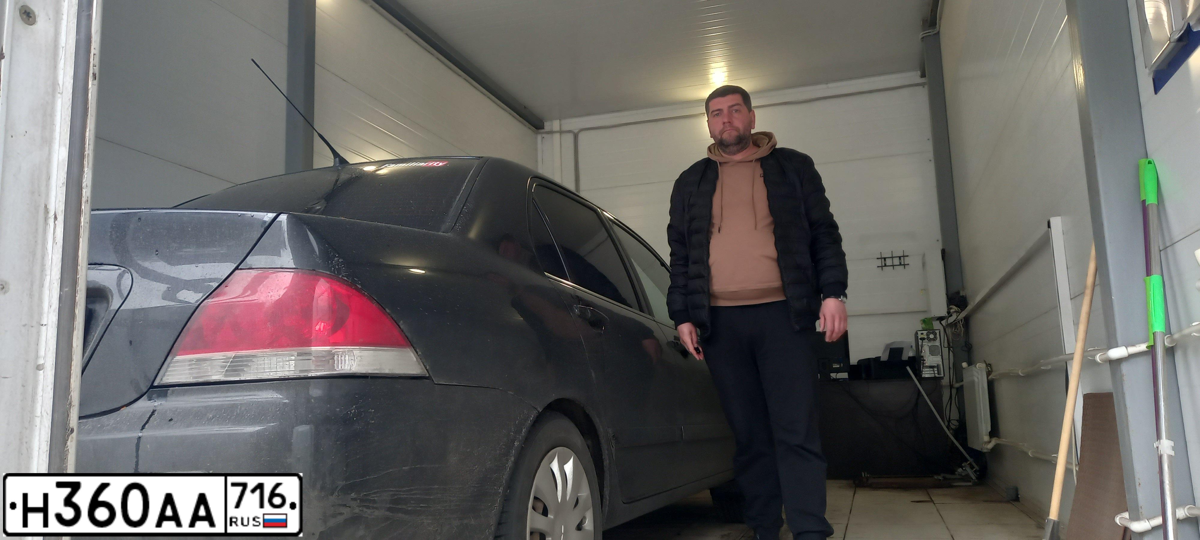 Фото автомобиля MITSUBISHI LANCER, 2006 — госномер Р792ОА790. Цвет: ЧЕРНЫЙ