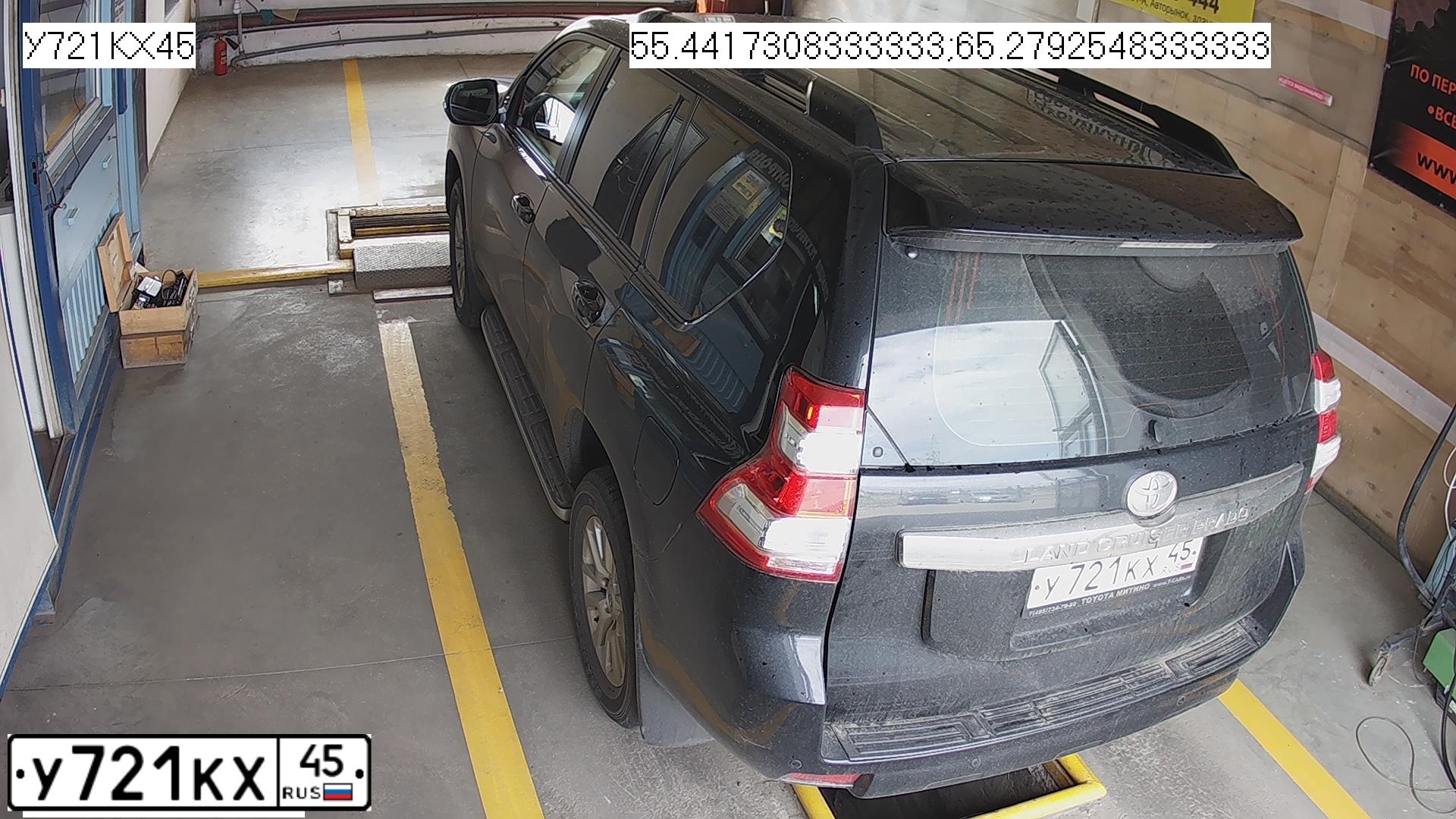 Фото автомобиля TOYOTA LANDCRUISER, 2014 — госномер Е433УТ799. Цвет: ЧЕРНЫЙ