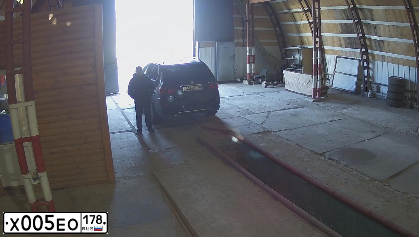 Фото автомобиля BMW X5, 2010 — госномер Х005ЕО178. Цвет: ЧЕРНЫЙ