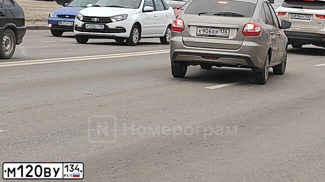 Фото автомобиля VOLKSWAGEN PASSAT, 2005 — госномер М120ВУ134. Цвет: ЧЕРНЫЙ