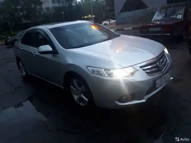 Фото автомобиля HONDA ACCORD, 2011 — госномер Н704КК154. Цвет: СЕРЕБРИСТЫЙ