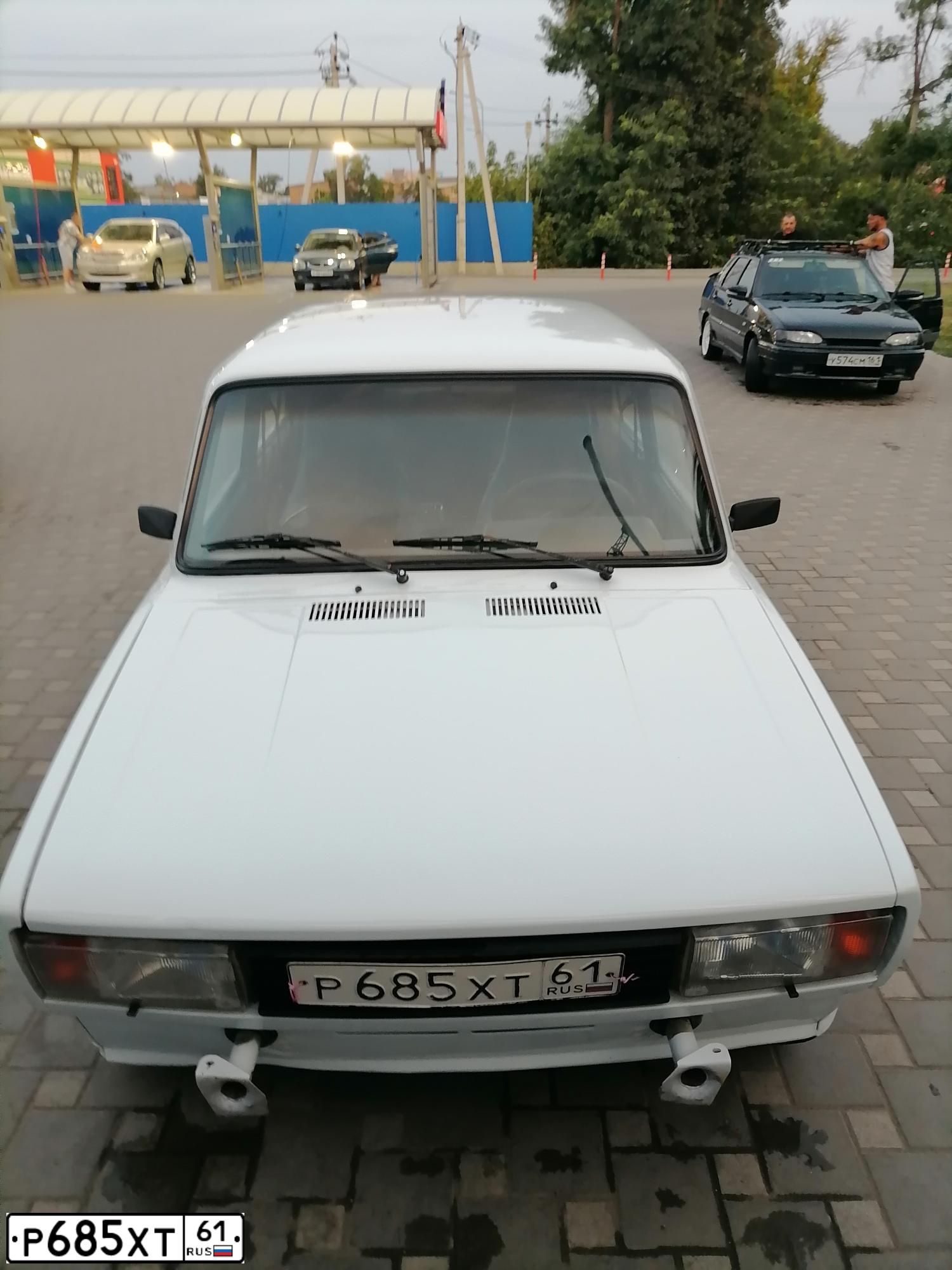 Фото автомобиля LADA 2105, 2007 — госномер М359ОТ761. Цвет: ЯРКО-БЕЛЫЙ
