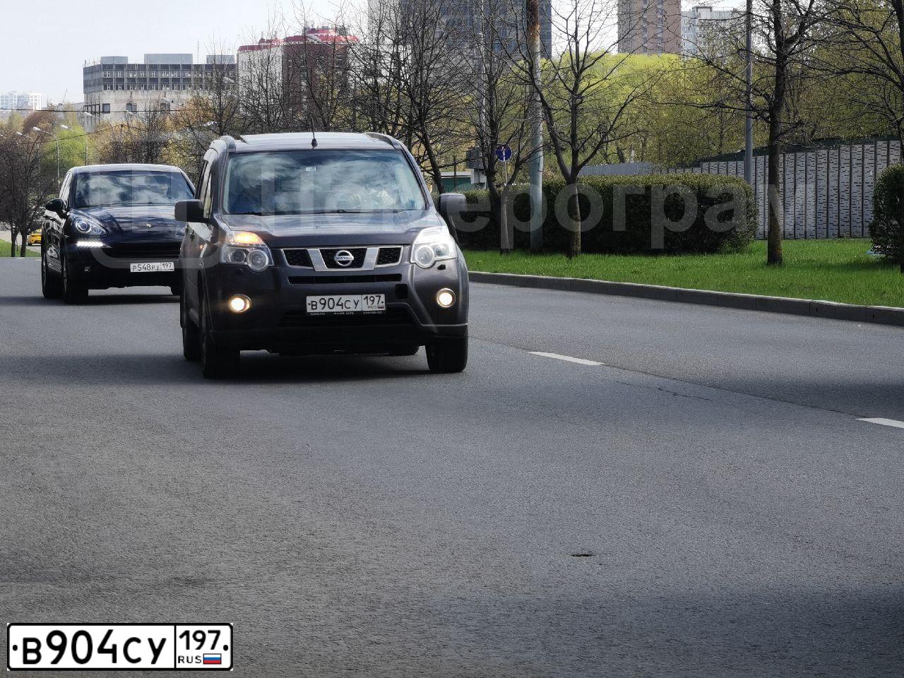 Фото автомобиля NISSAN X-TRAIL, 2012 — госномер А977АЕ977. Цвет: СЕРО-СИРЕНЕВЫЙ