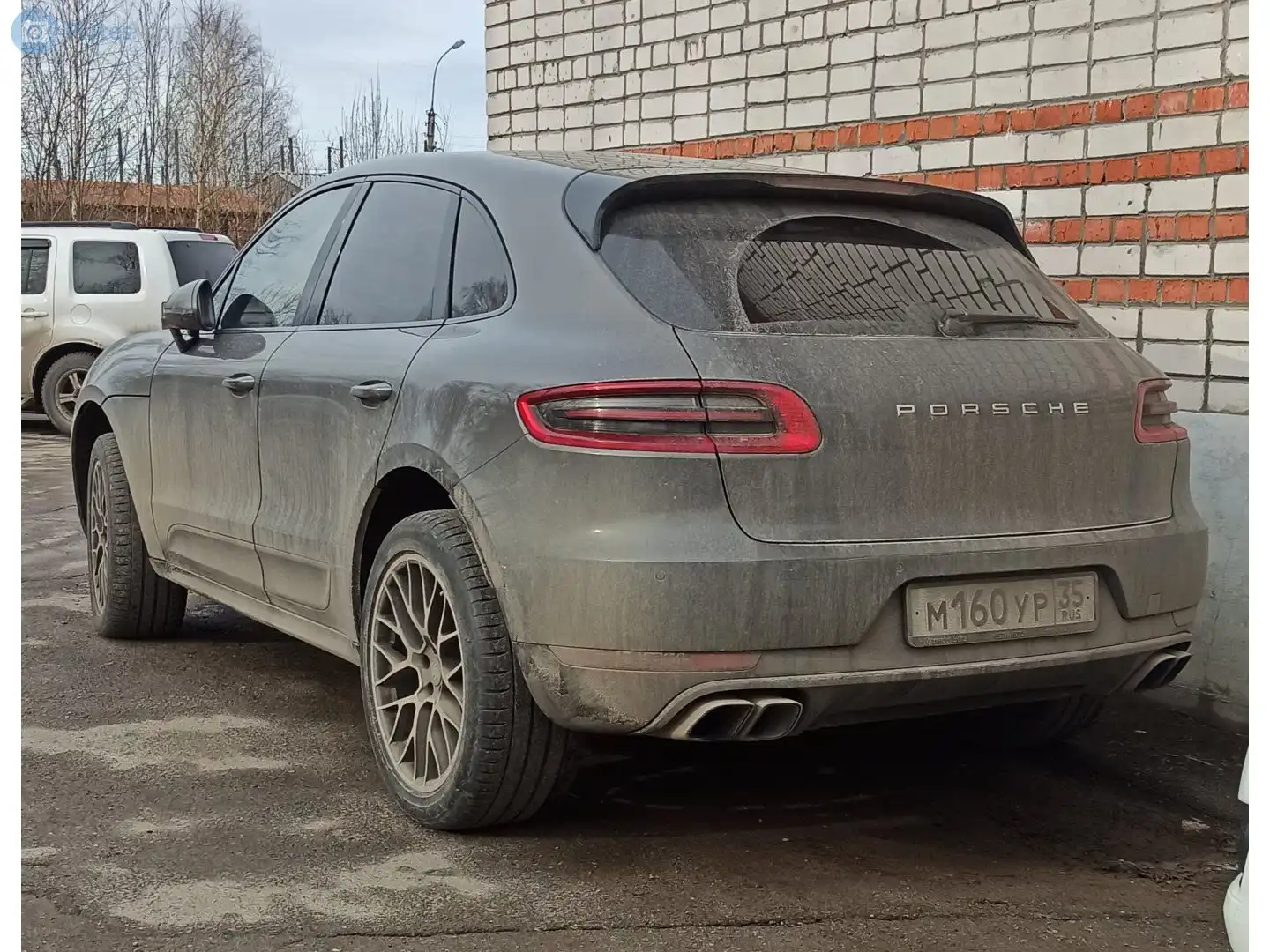 Фото автомобиля PORSCHE MACAN, 2014 — госномер М160УР35. Цвет: СЕРЫЙ