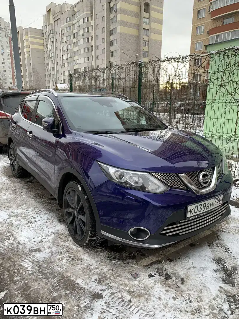 Фото автомобиля NISSAN QASHQAI, 2014 — госномер Т775ЕХ977. Цвет: СИНИЙ ТЕМНЫЙ