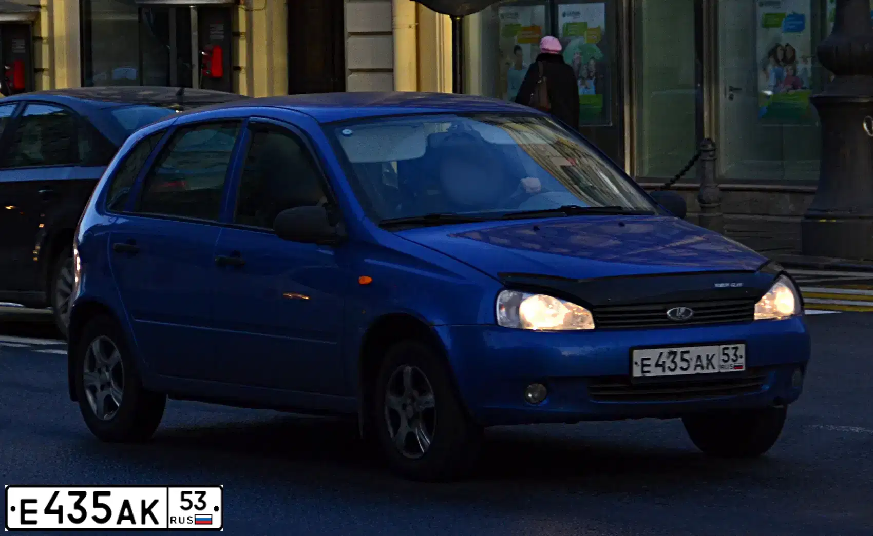 Фото автомобиля LADA 1119 KALINA, 2007 — госномер С908АВ98. Цвет: ЯРКО-СИНИЙ