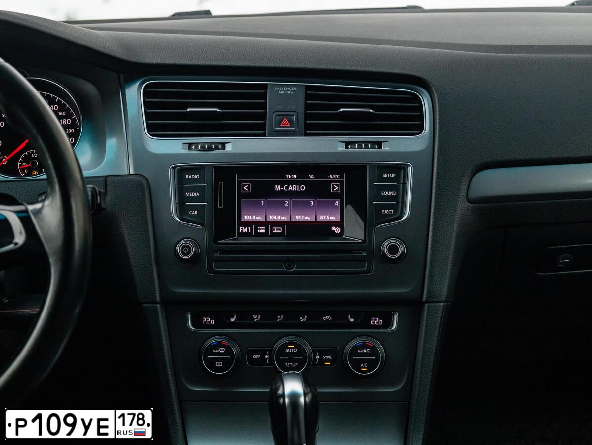 Фото автомобиля VOLKSWAGEN GOLF, 2014 — госномер У905КС198. Цвет: ЧЕРНЫЙ