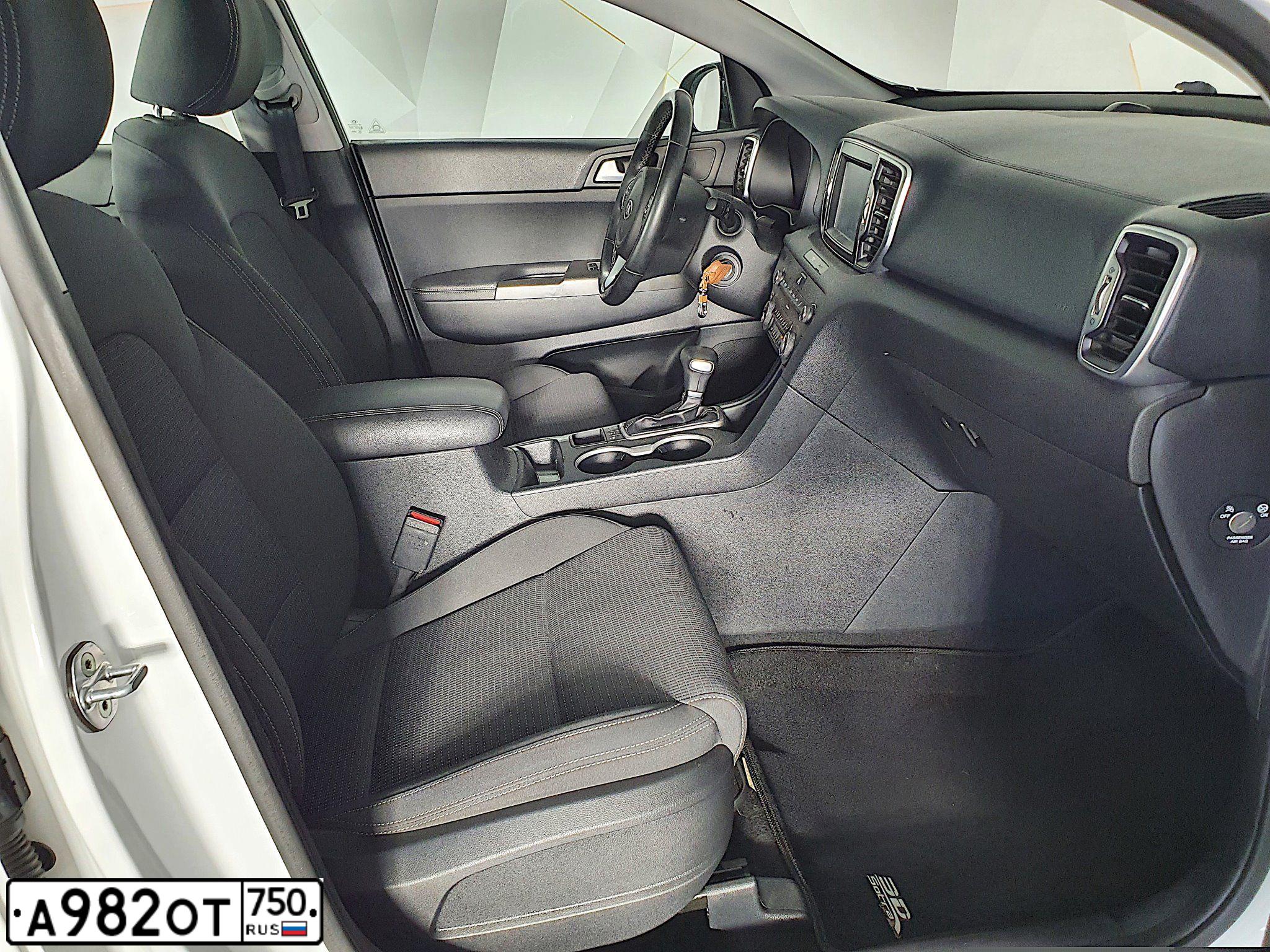 Фото автомобиля KIA SPORTAGE, 2017 — госномер Р925НУ40. Цвет: Белый