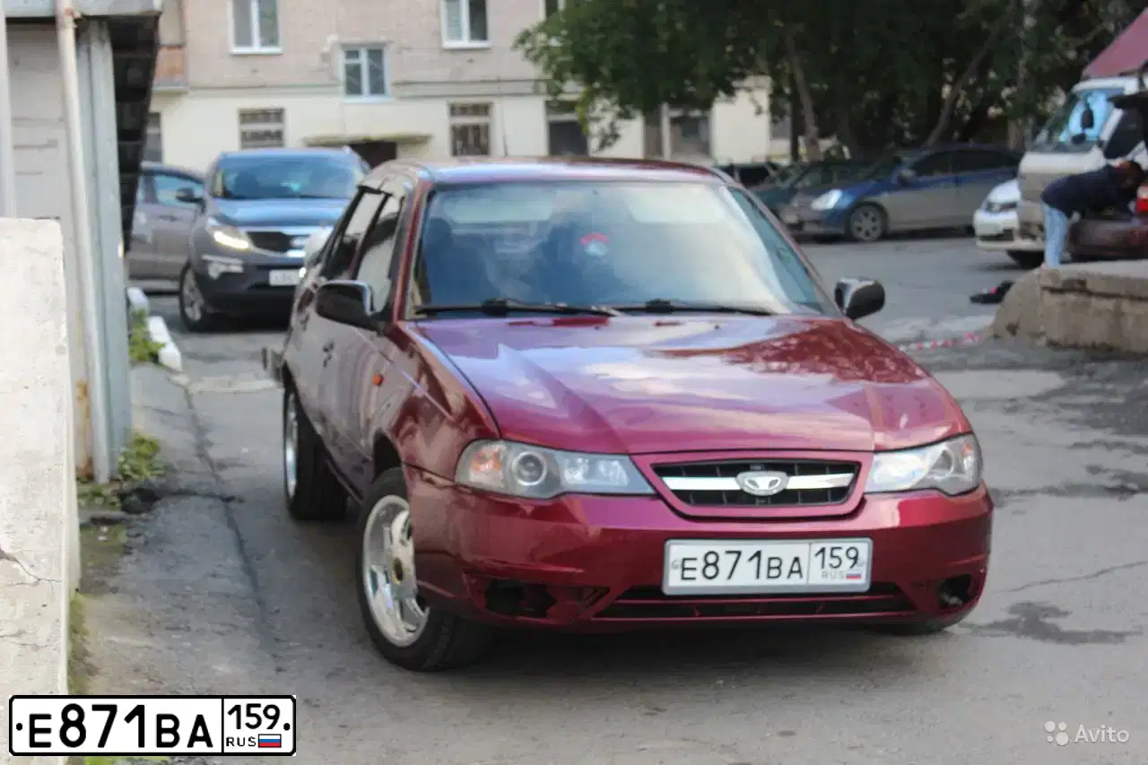 Фото автомобиля DAEWOO NEXIA, 2008 — госномер М918ВК196. Цвет: КРАСНЫЙ