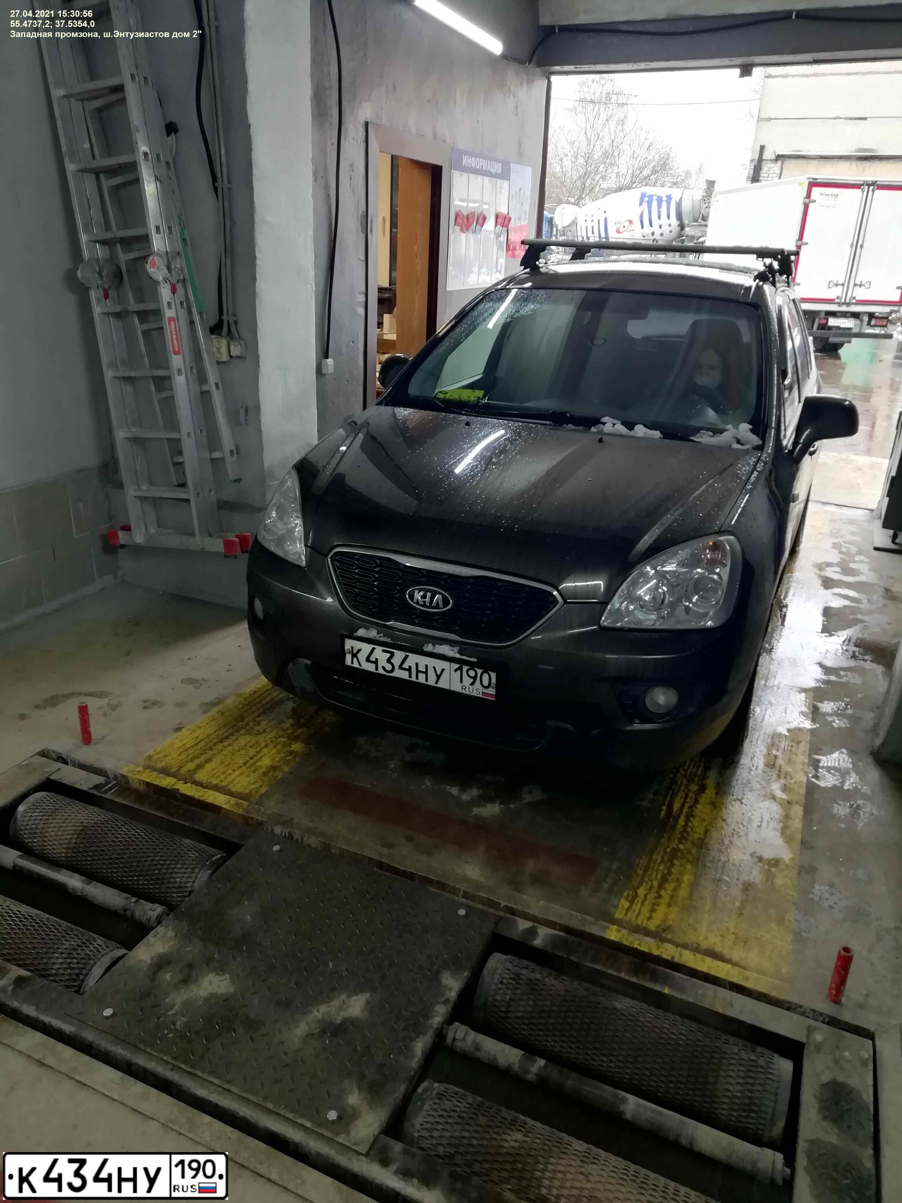 Фото автомобиля KIA CARENS, 2011 — госномер О631ЕА134. Цвет: ЖЕЛТЫЙ