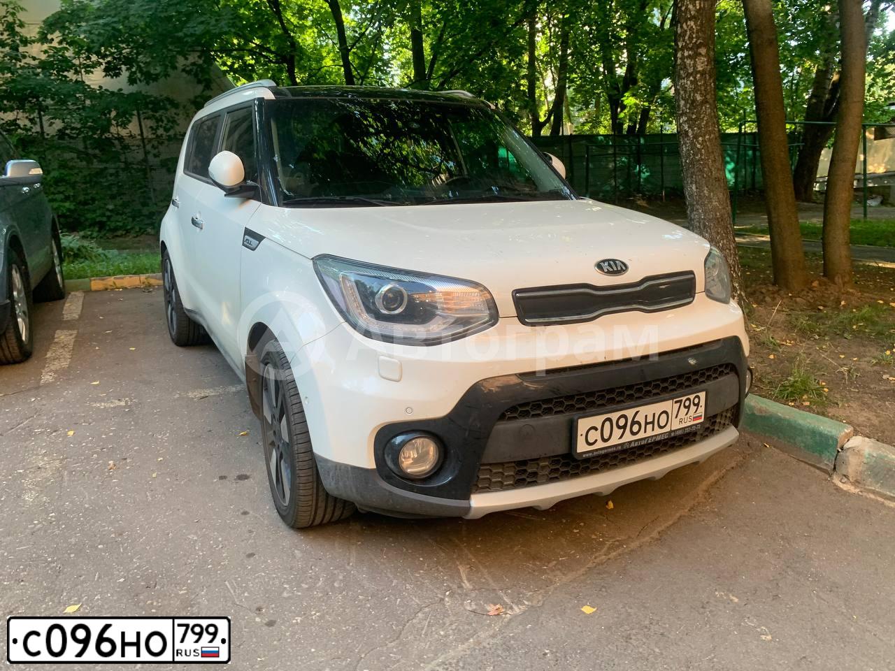 Фото автомобиля KIA SOUL, 2019 — госномер С096НО799. Цвет: БЕЛЫЙ