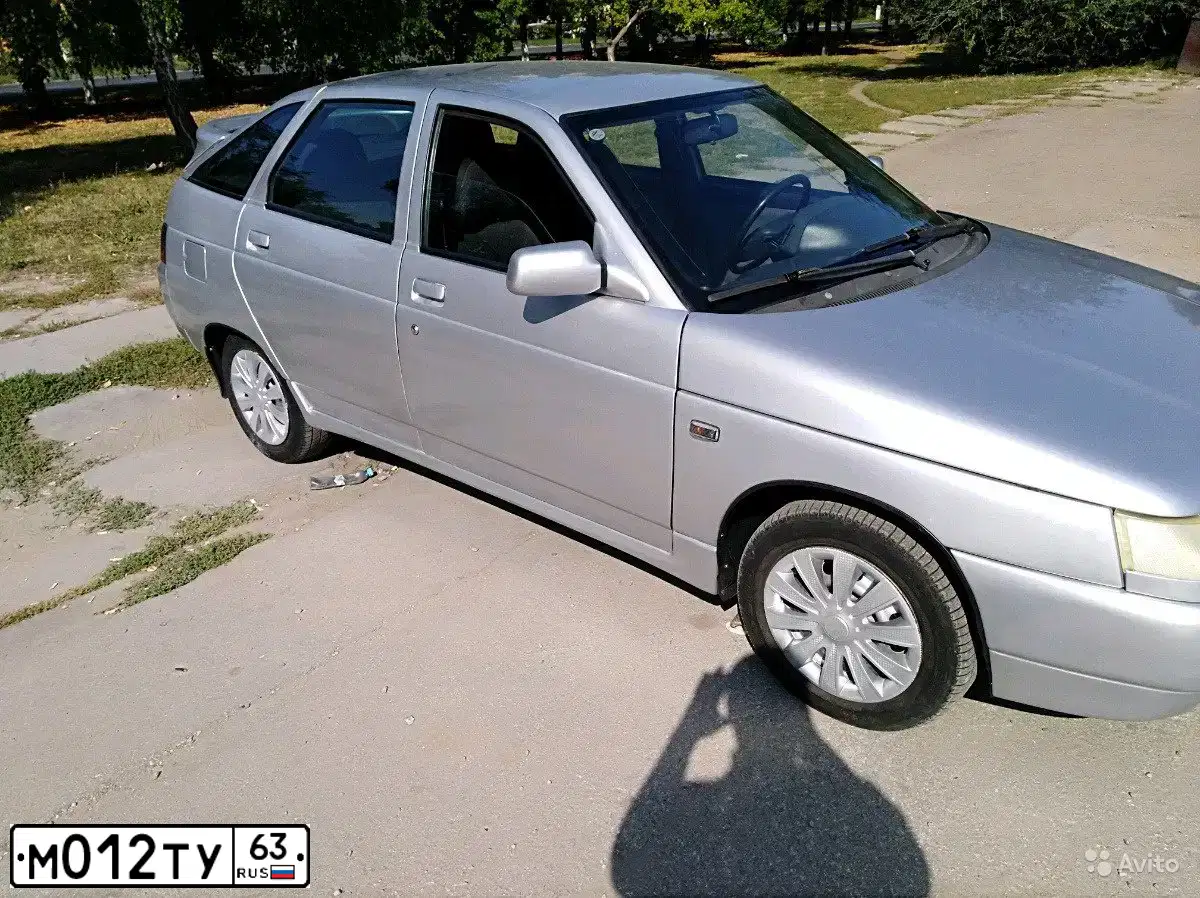 Фото автомобиля LADA 2112, 2006 — госномер М012ТУ63. Цвет: СВЕТЛО-СЕРЕБРИСТЫЙ МЕТАЛЛ
