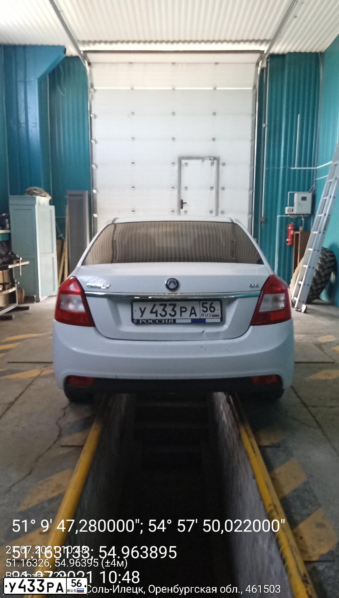 Фото автомобиля GEELY GC6, 2014 — госномер У433РА56. Цвет: БЕЛЫЙ