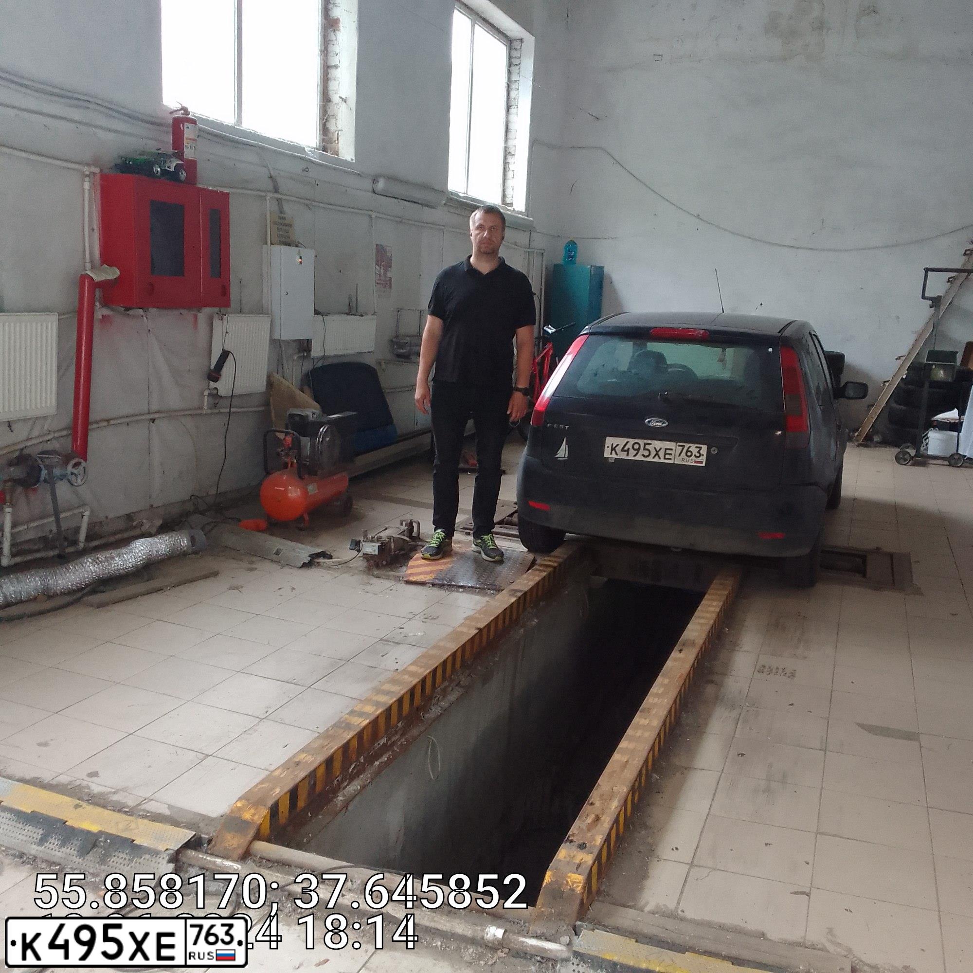 Фото автомобиля FORD FIESTA / ASPIRE, 2004 — госномер К495ХЕ763. Цвет: синий