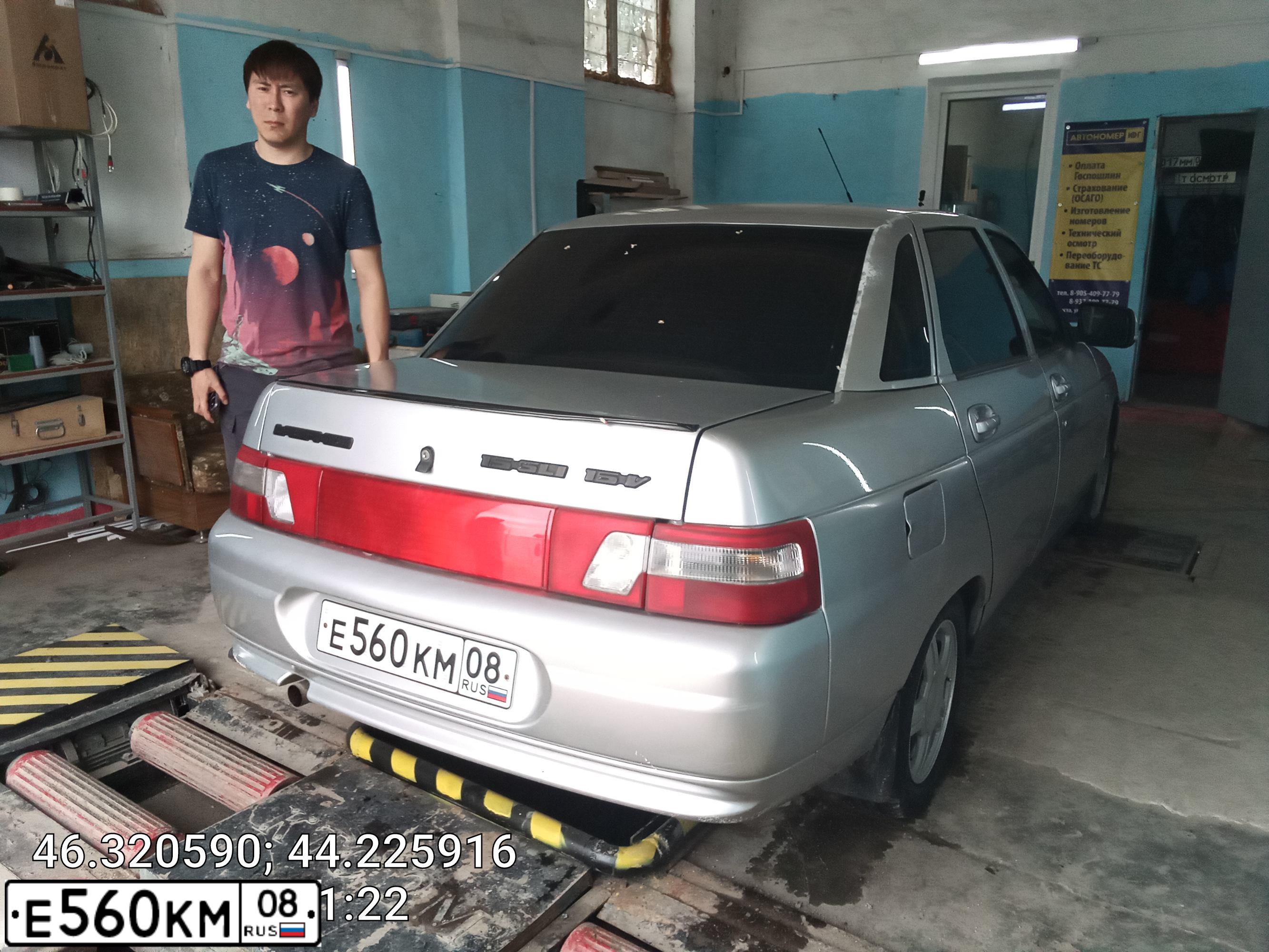 Фото автомобиля LADA 2110 LADA, 2003 — госномер Е560КМ08. Цвет: Серебристый