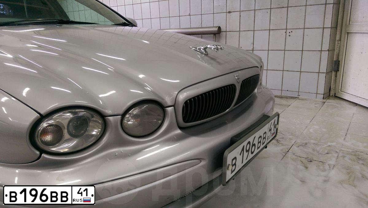 Фото автомобиля JAGUAR X-TYPE, 2002 — госномер В196ВВ41. Цвет: серебристый