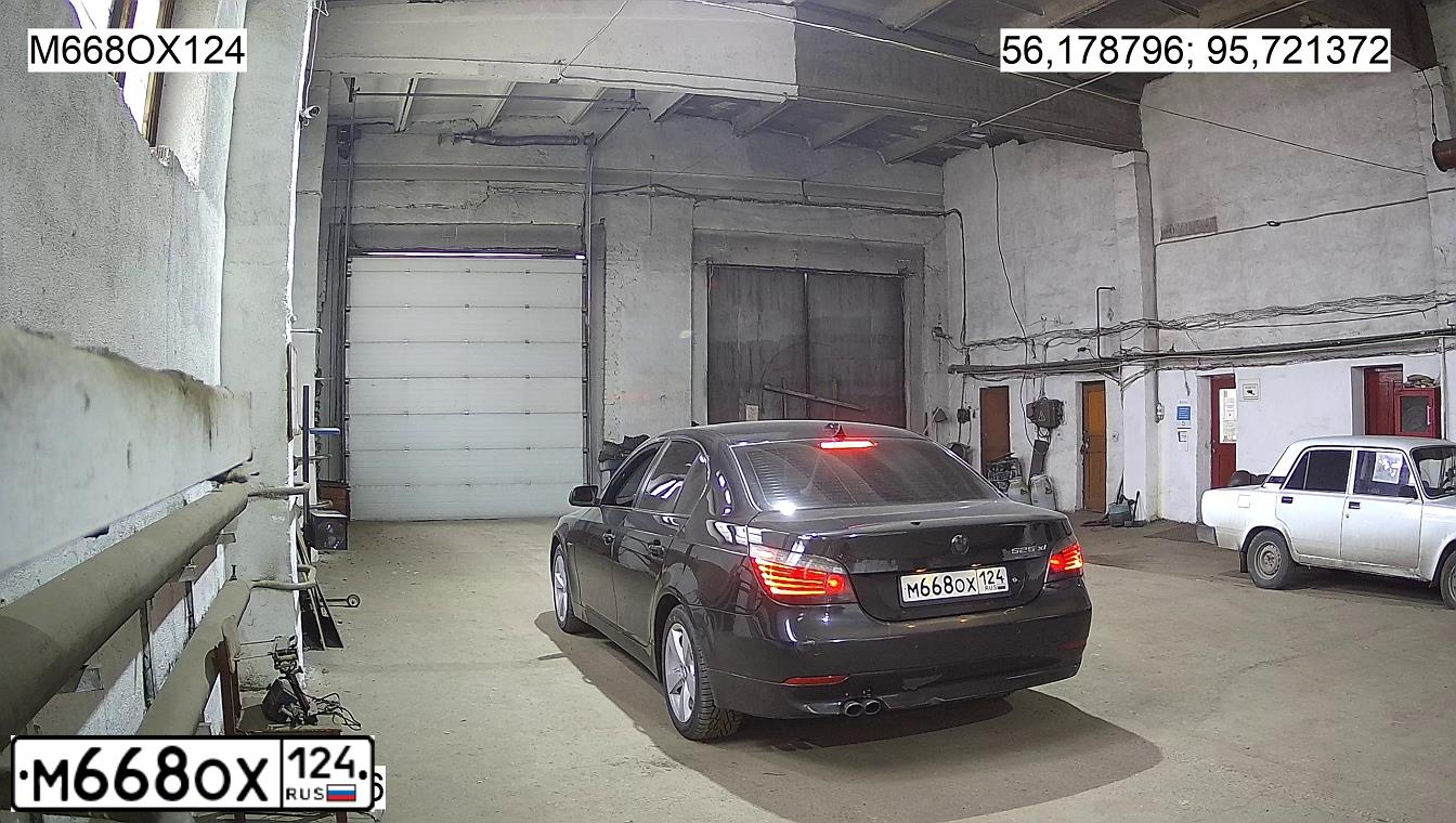 Фото автомобиля БМВ 525XI, 2006 — госномер Р655ТХ124. Цвет: ЧЕРНЫЙ