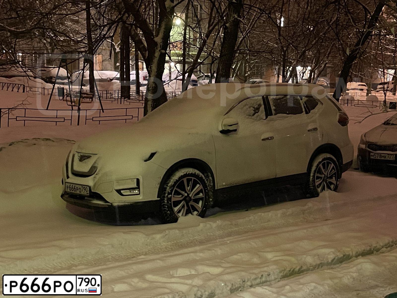 Фото автомобиля NISSAN X-TRAIL, 2022 — госномер Р666РО790. Цвет: Белый