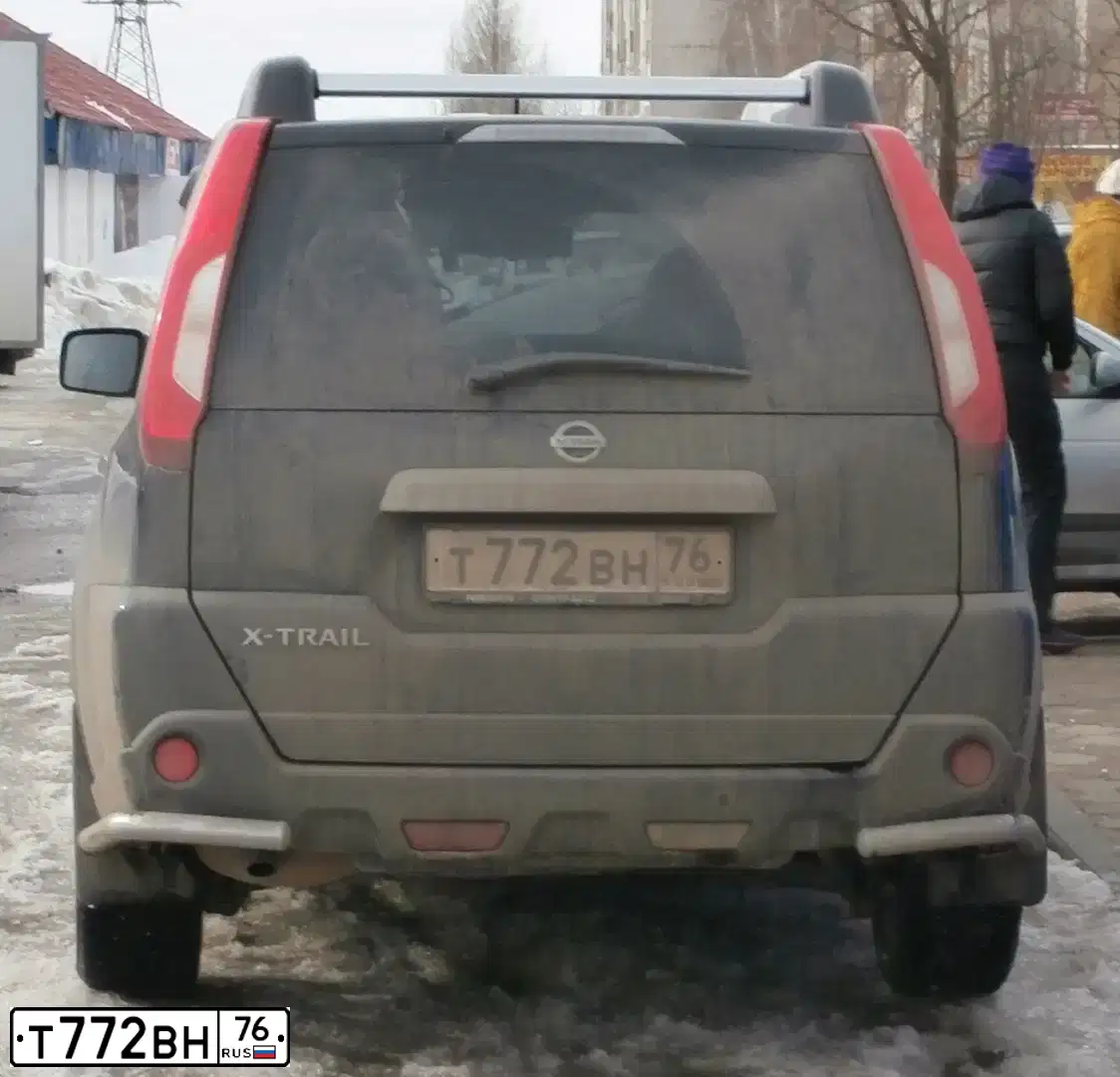 Фото автомобиля NISSAN X-TRAIL, 2012 — госномер Т772ВН76. Цвет: ЧЕРНЫЙ