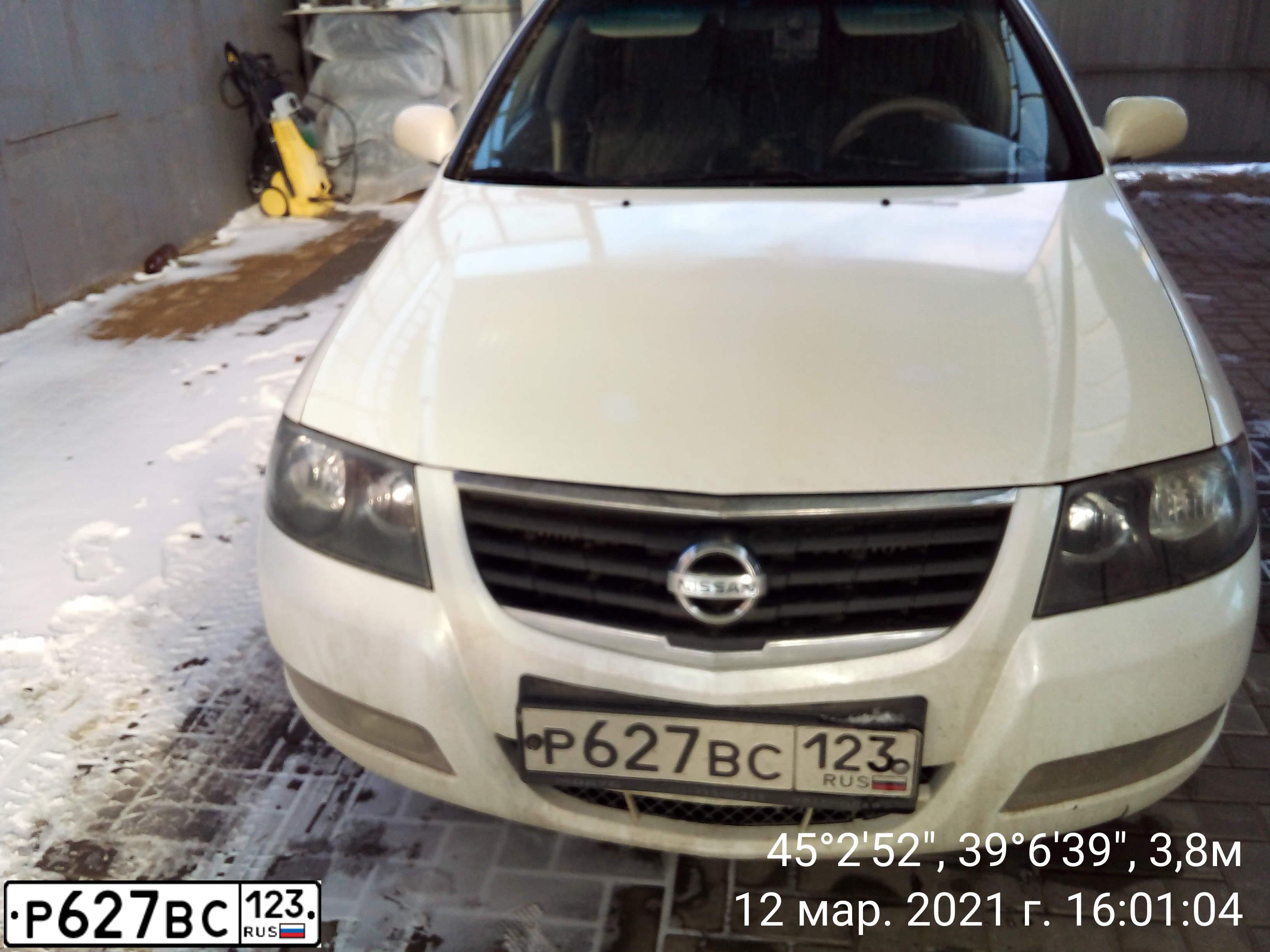 Фото автомобиля NISSAN ALMERA, 2011 — госномер Р627ВС123. Цвет: БЕЛЫЙ